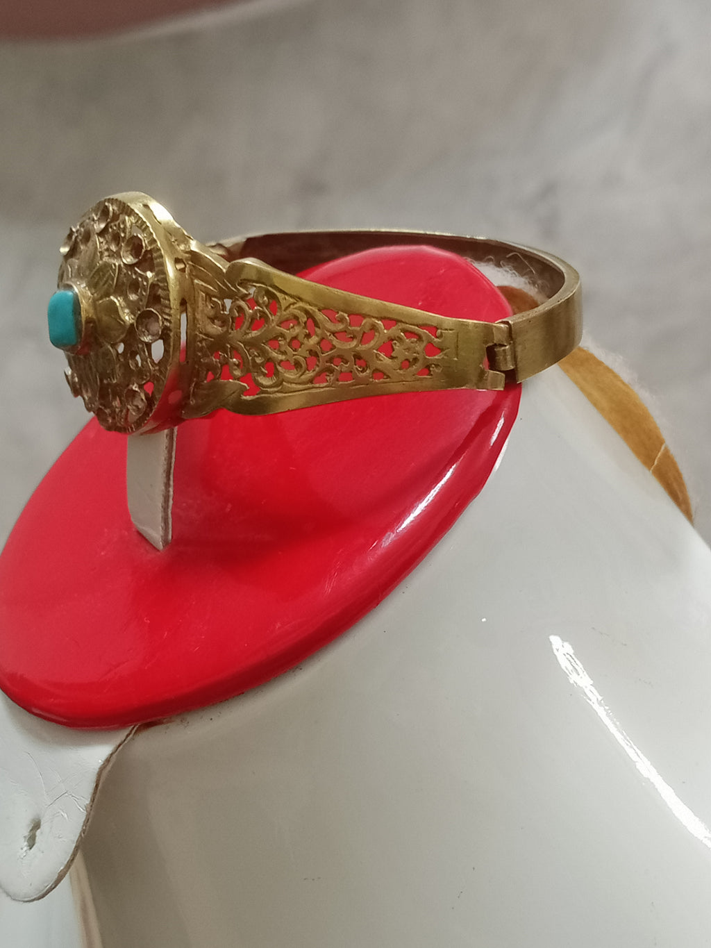 سوار قديم من نحاس اصفر حر