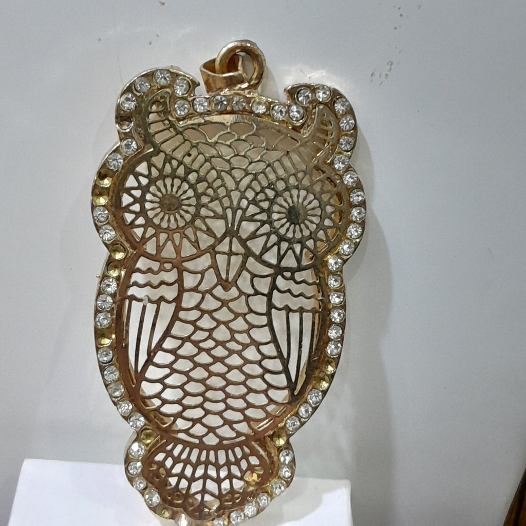 قلادة من بلاكي
