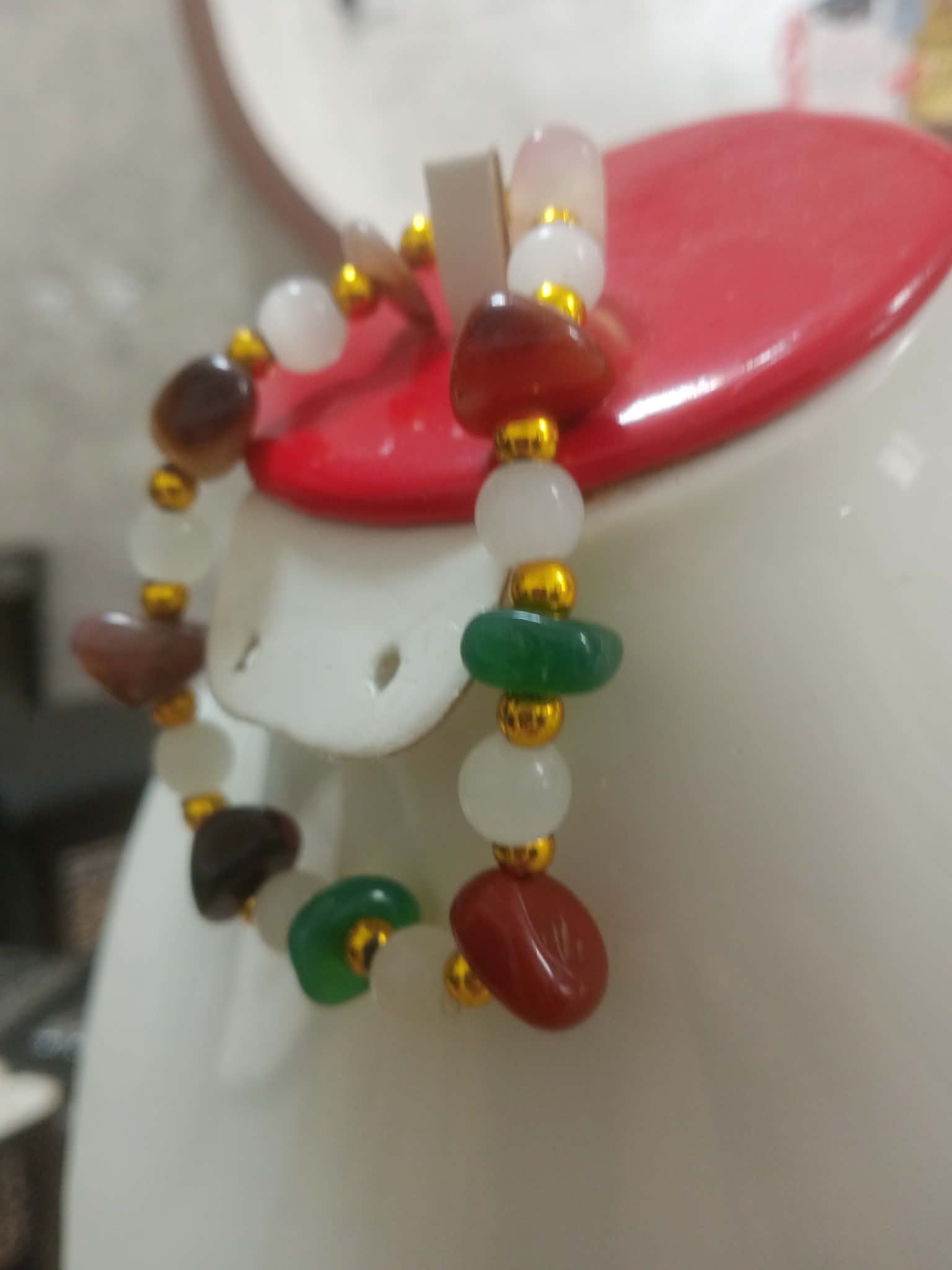 سوار بأحجار طبيعية