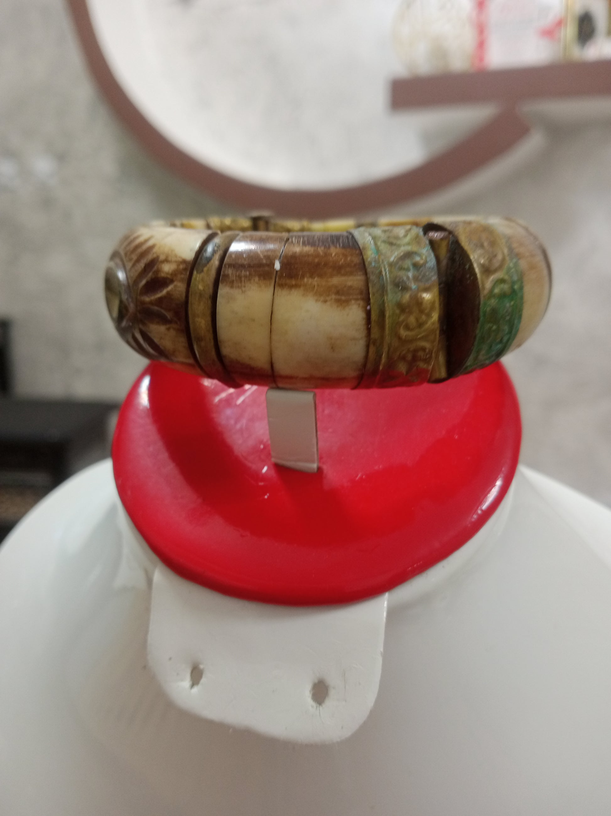 سوار قديم من عاج