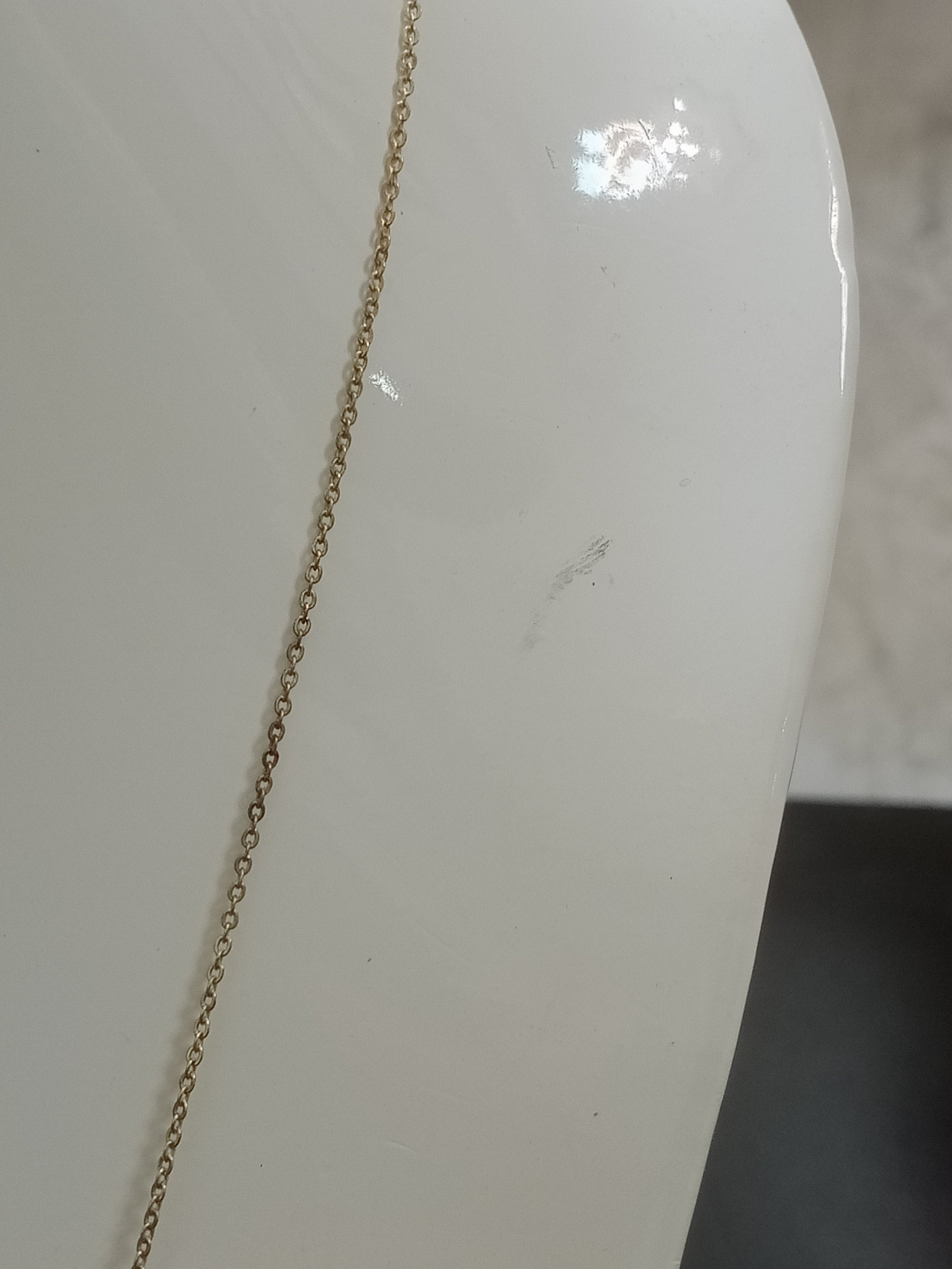 سلسلة من نحاس واحجار كريستال