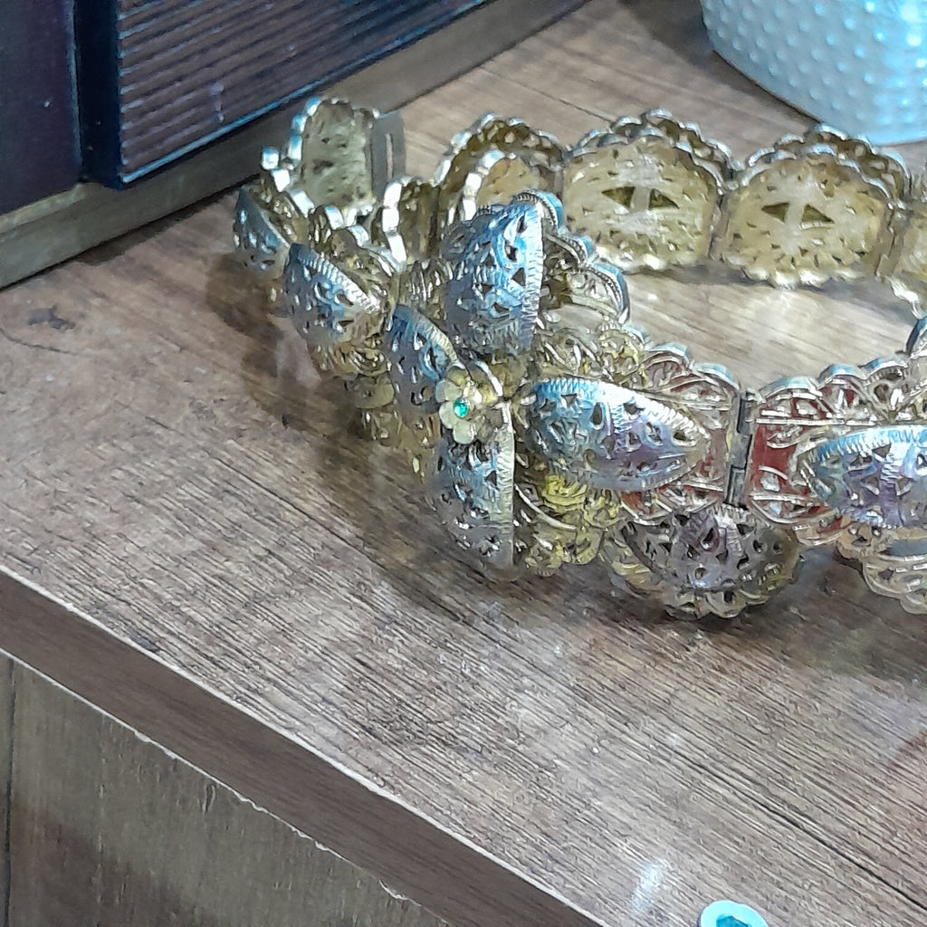 حزامة قديمة ومطبوعة من نحاس