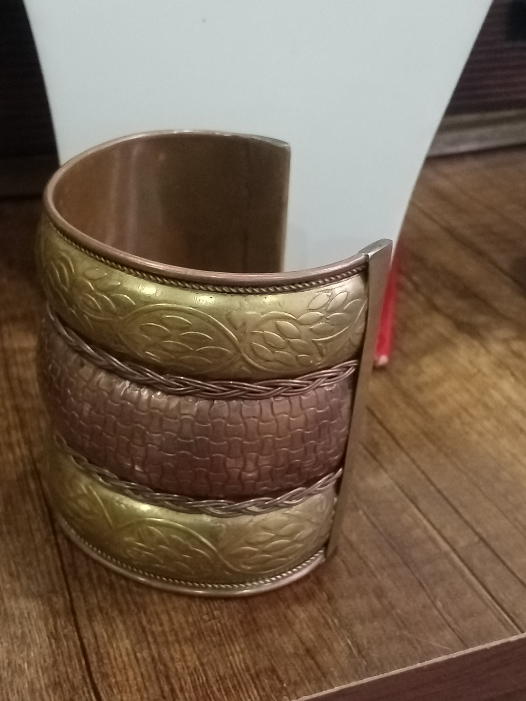 سوار قديم من نحاس
