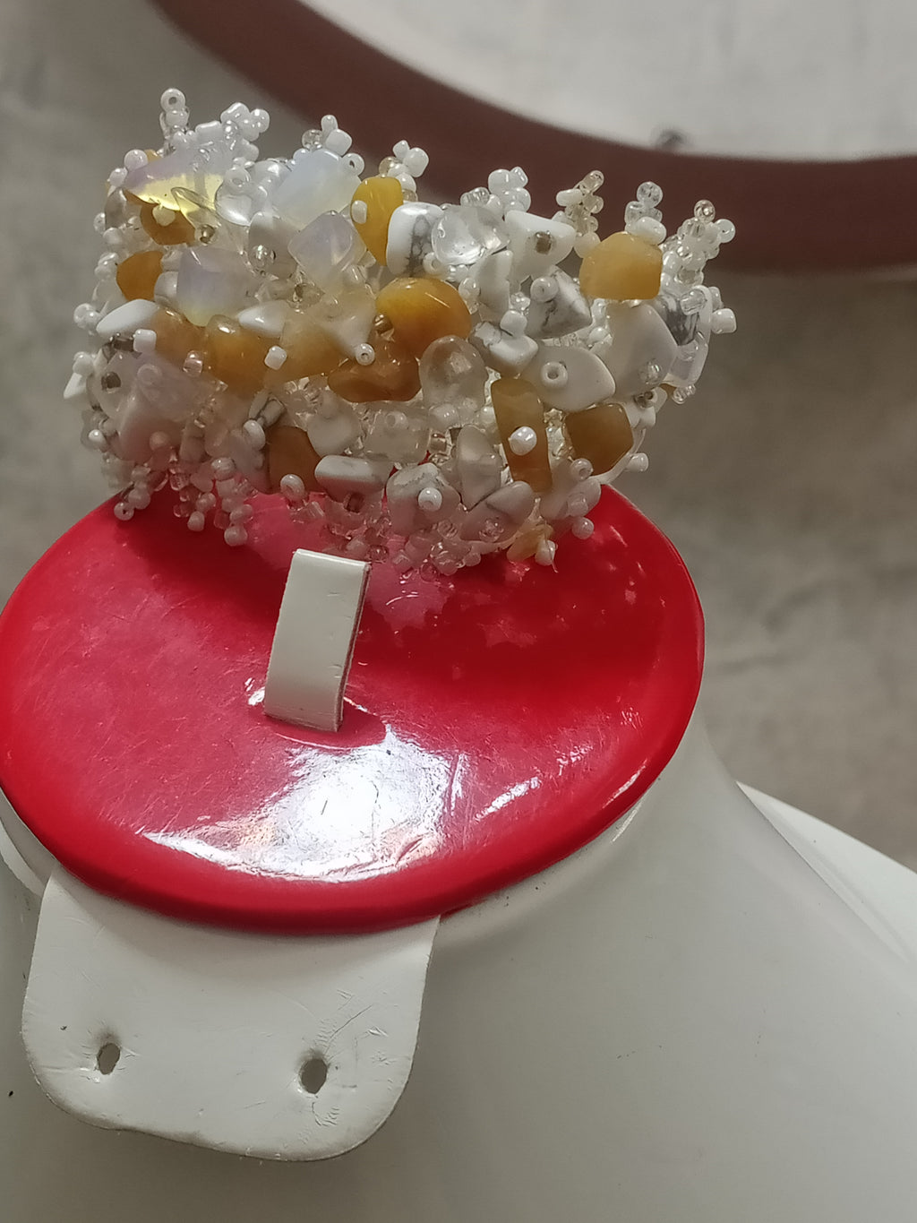 سوار بأحجار طبيعية