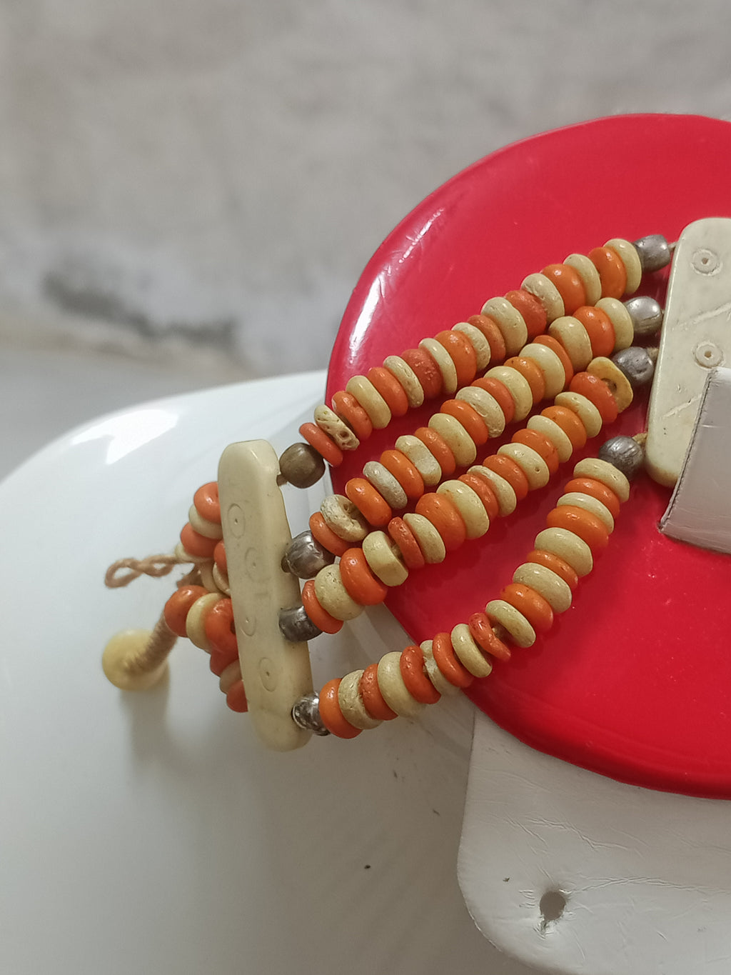 سوار قديم من عاج