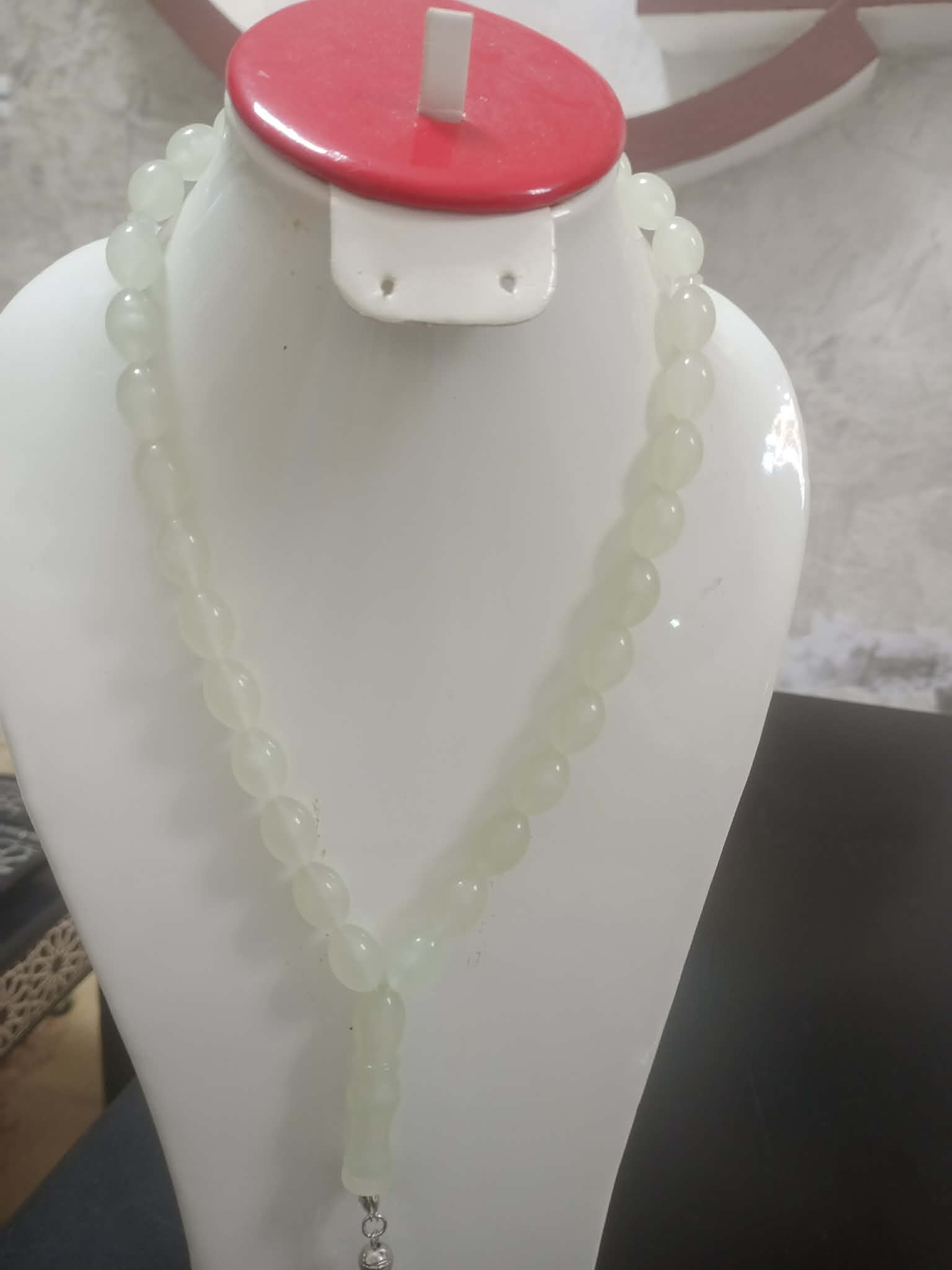سبحة مضيئة من حجر فوسفوري طبيعي