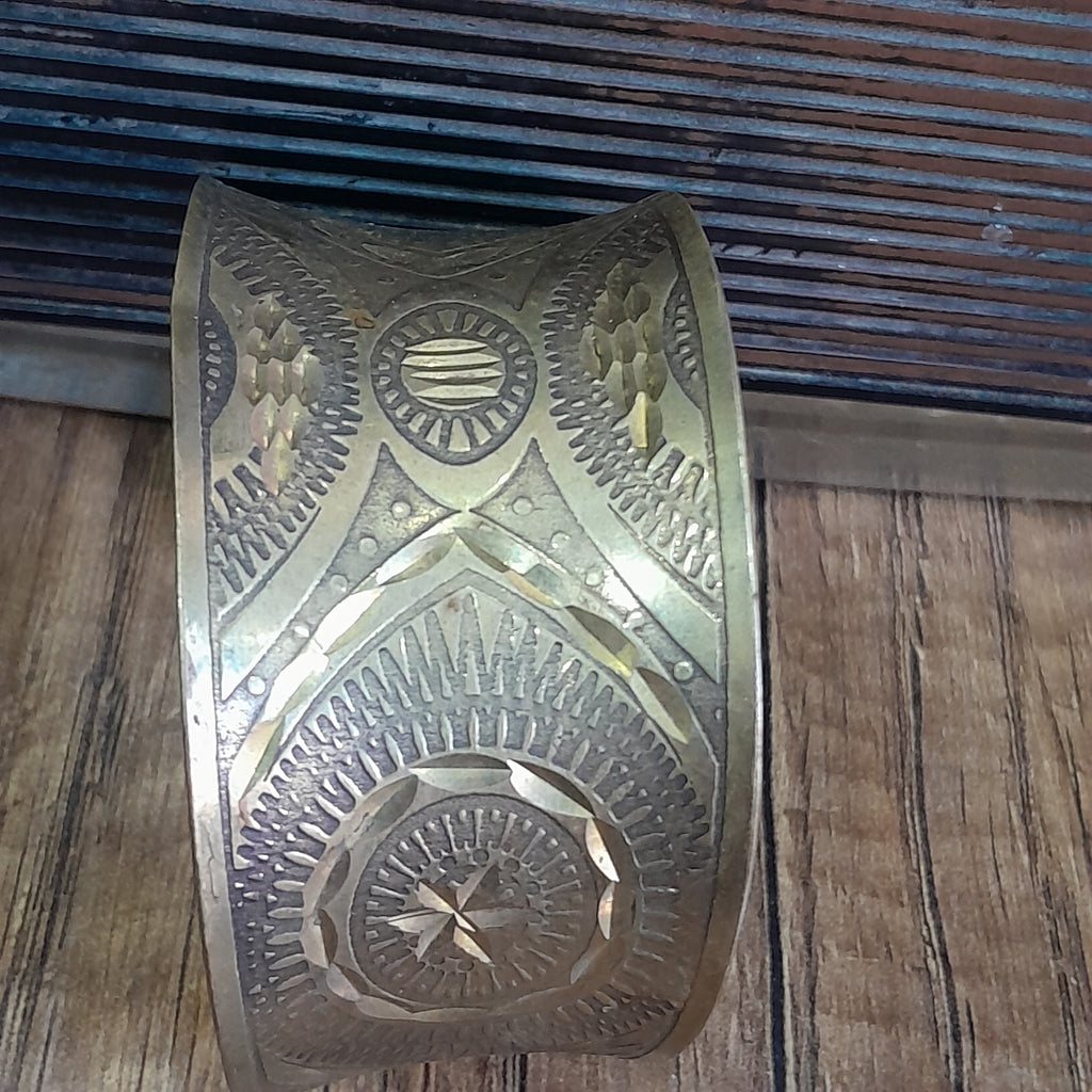 سوار قديم من نحاس
