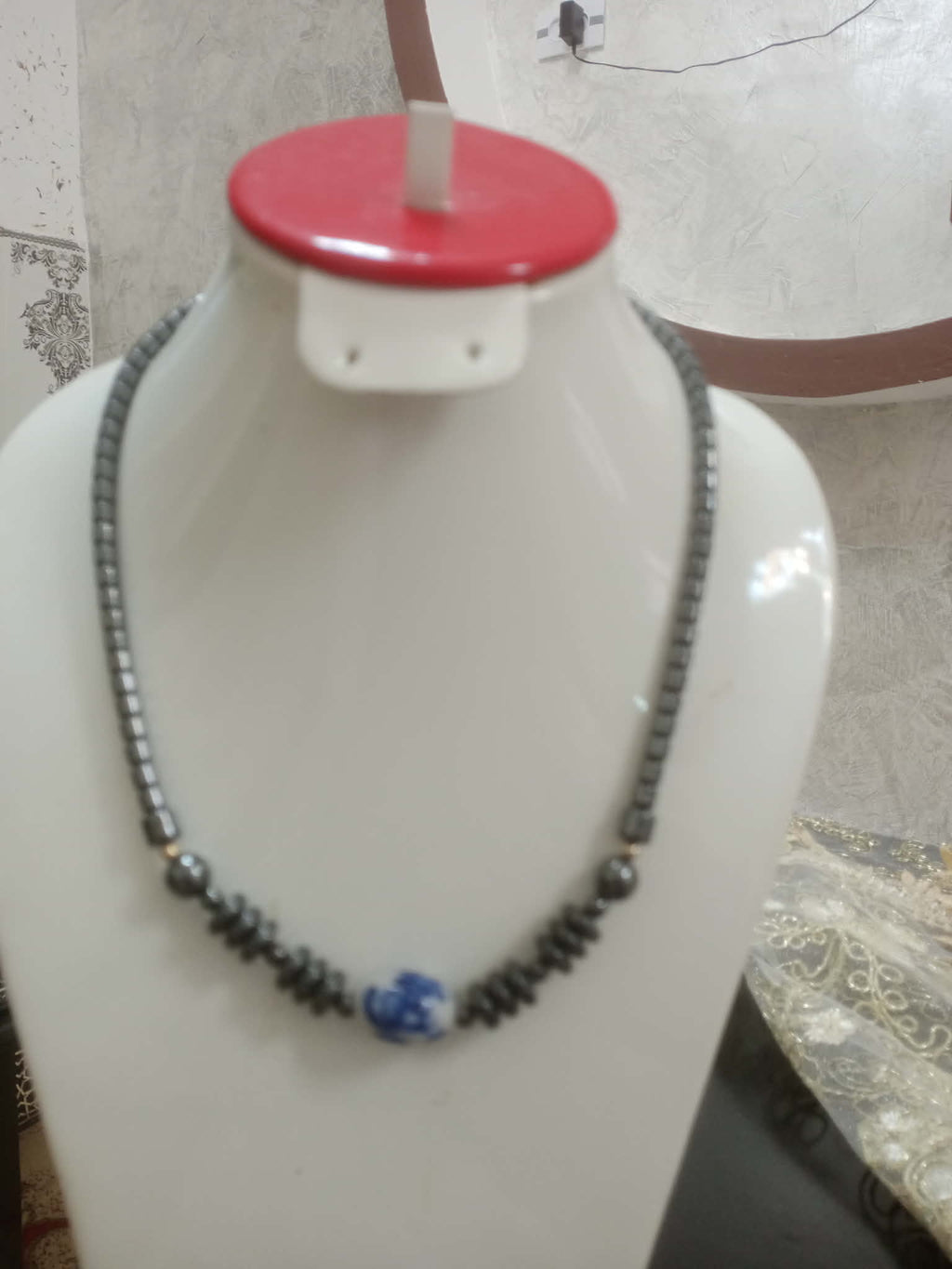 عقد من حجر هيماتيت طبيعي
