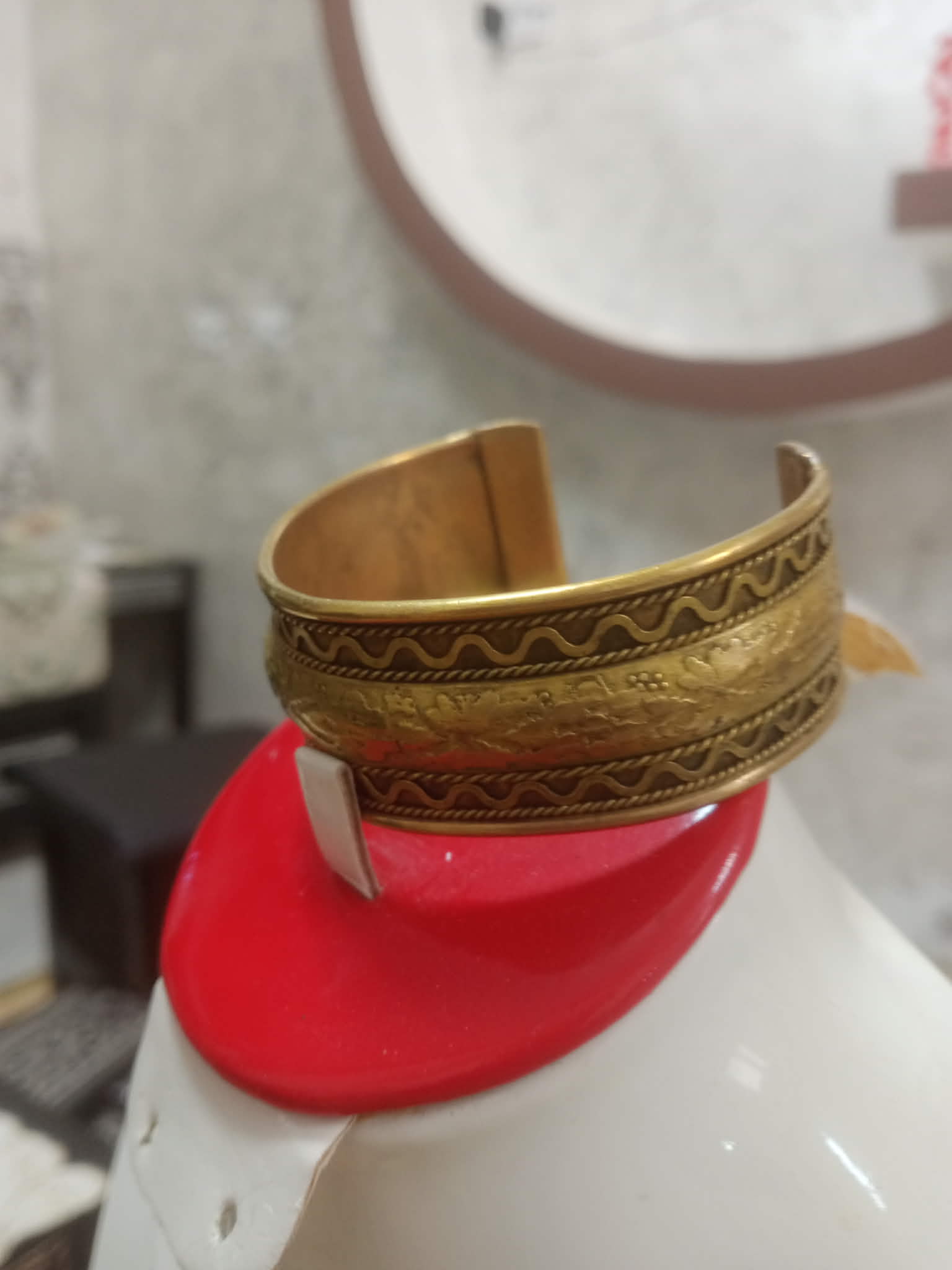 سوار قديم من نحاس أصفر حر
