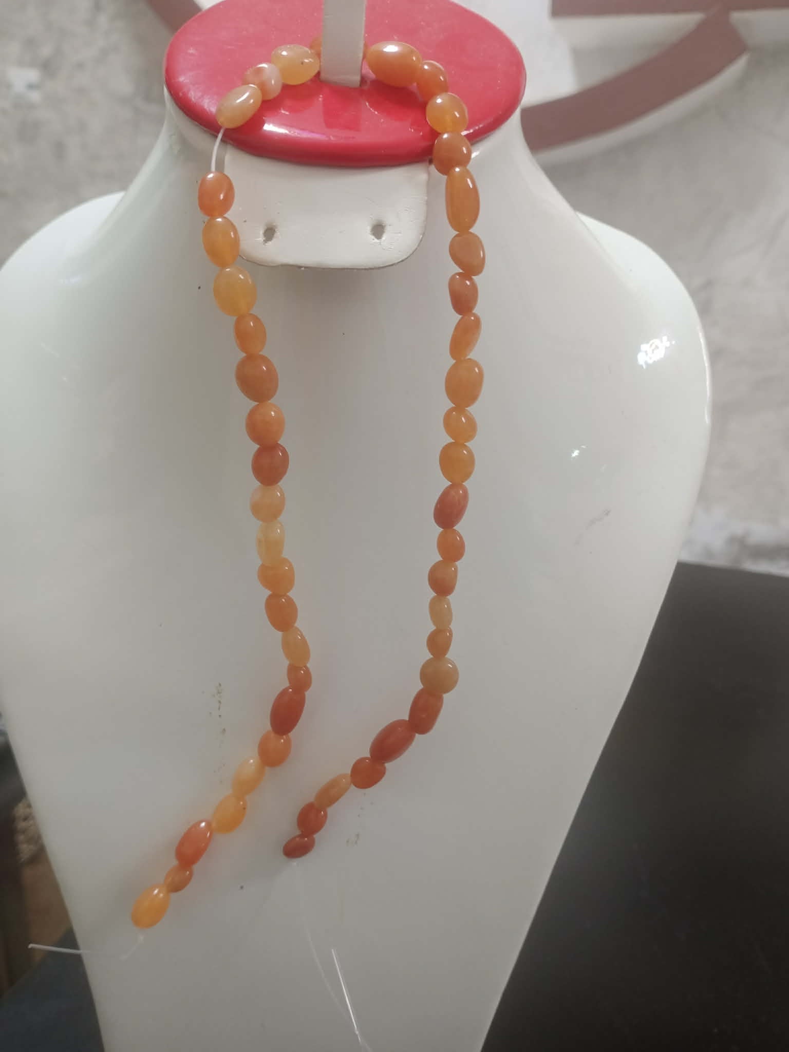 خيط من أحجار عقيق طبيعي