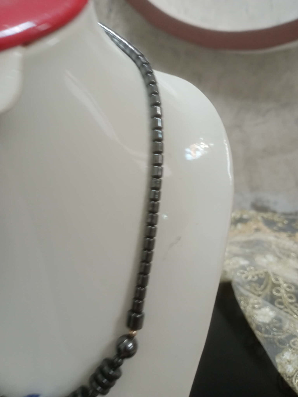 عقد من حجر هيماتيت طبيعي