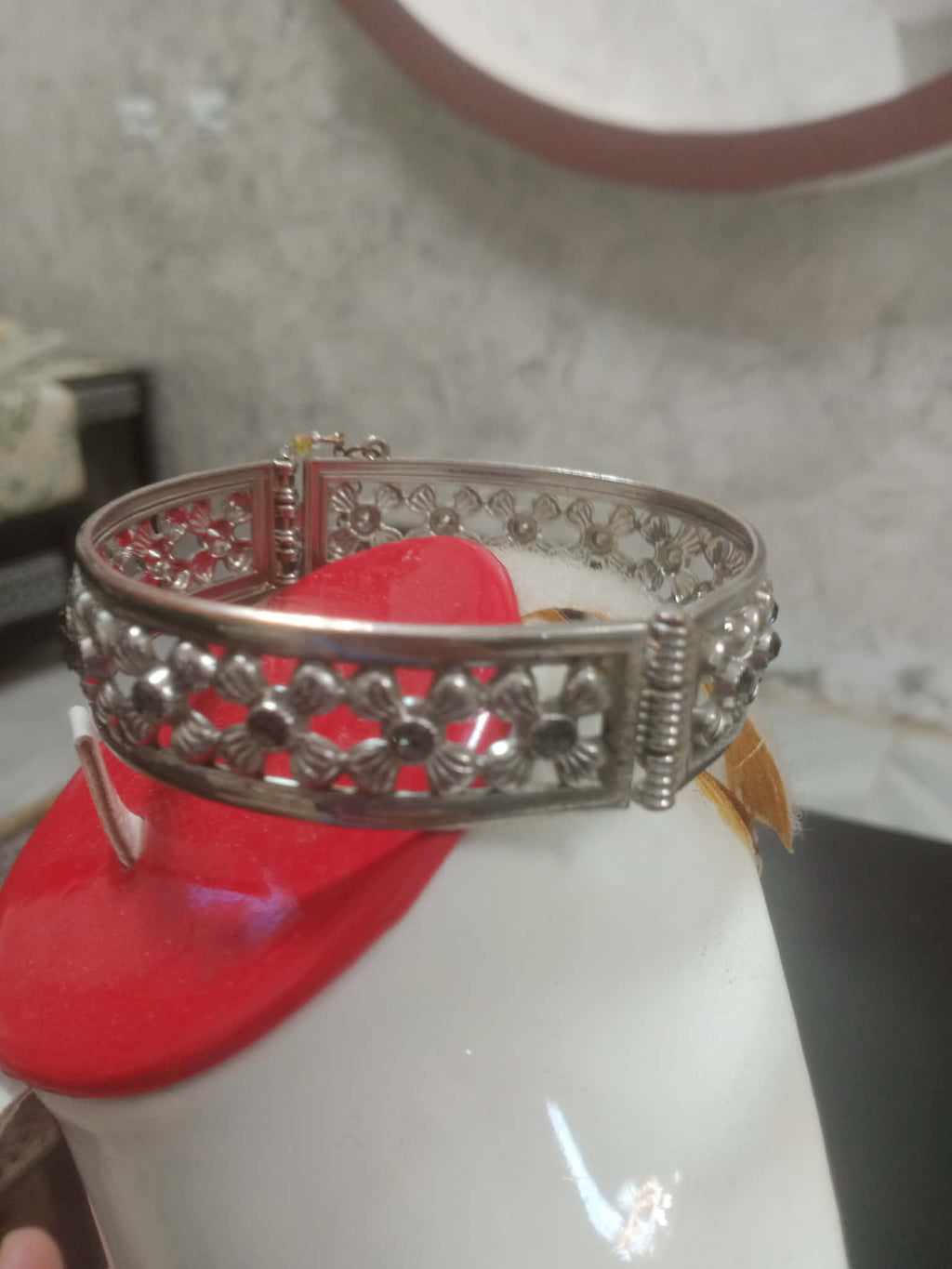 سوار من بلاكي أبيض