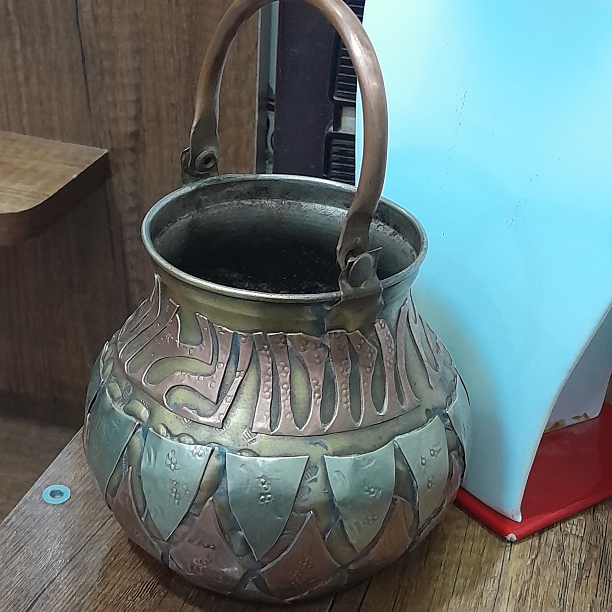 تحفة قديمة من نحاس
