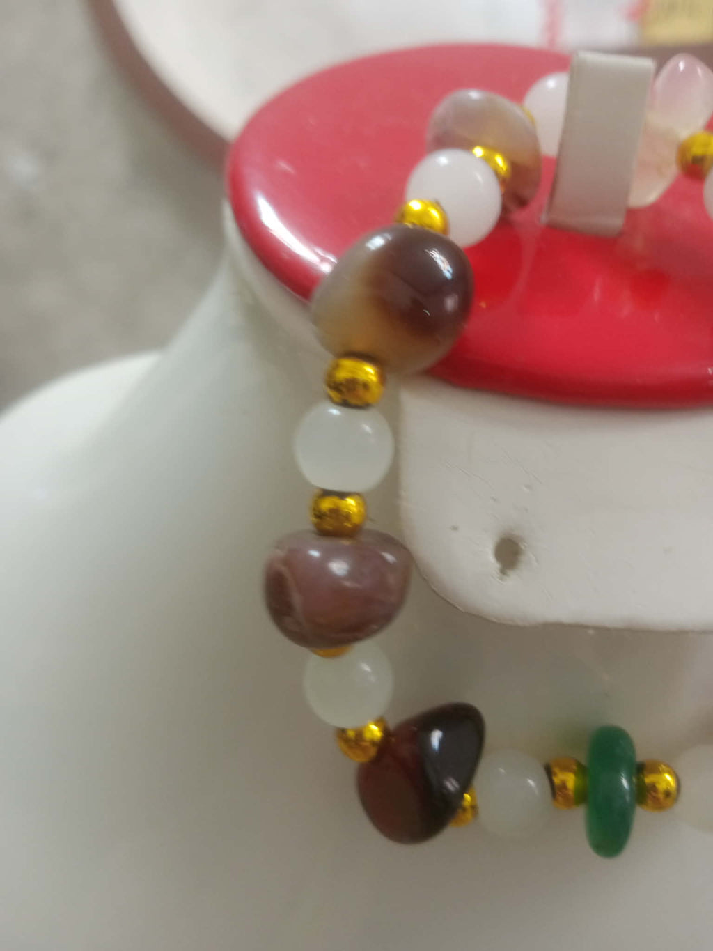 سوار بأحجار طبيعية