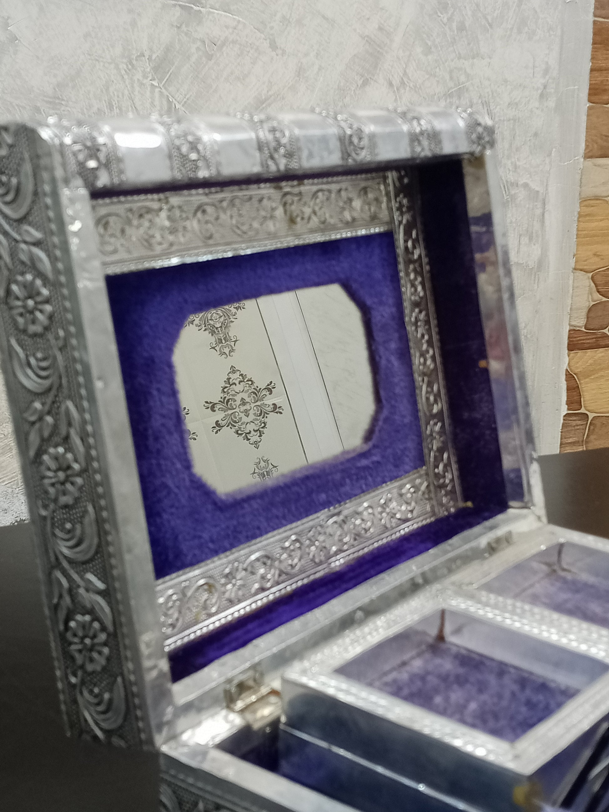 صندوق مجوهرات تحفة علية نقوش جميلة