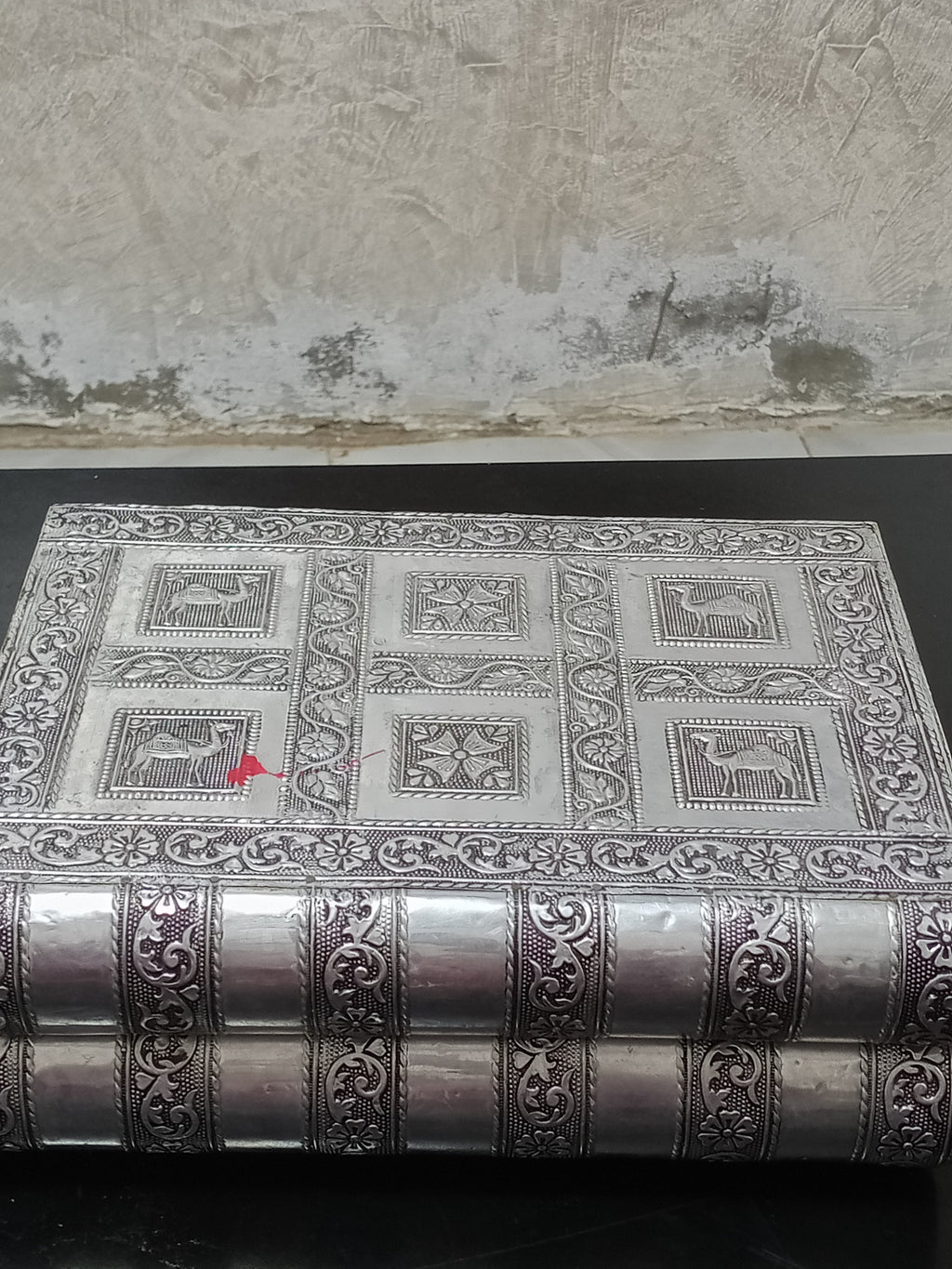 صندوق مجوهرات تحفة علية نقوش جميلة