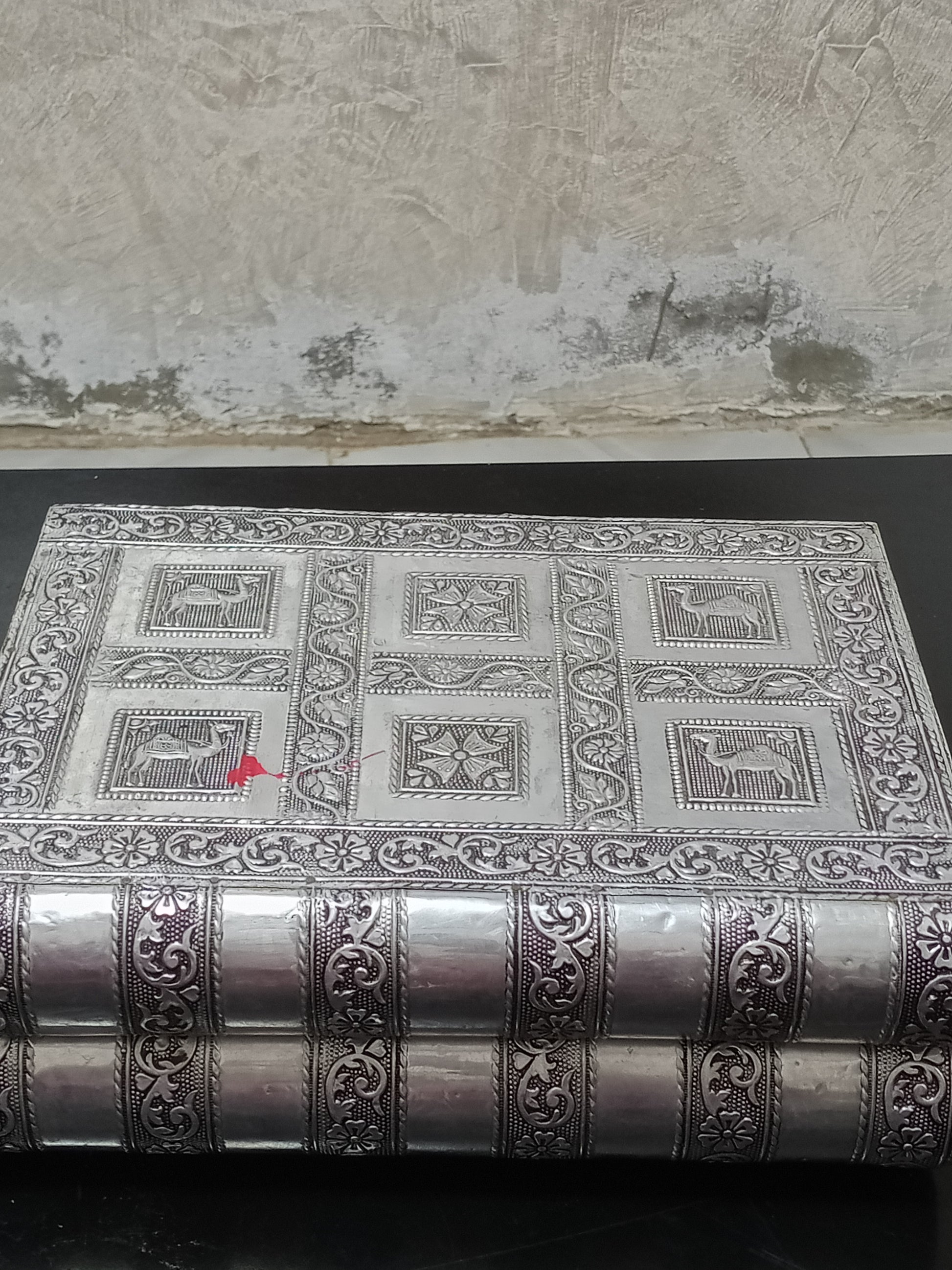 صندوق مجوهرات تحفة علية نقوش جميلة