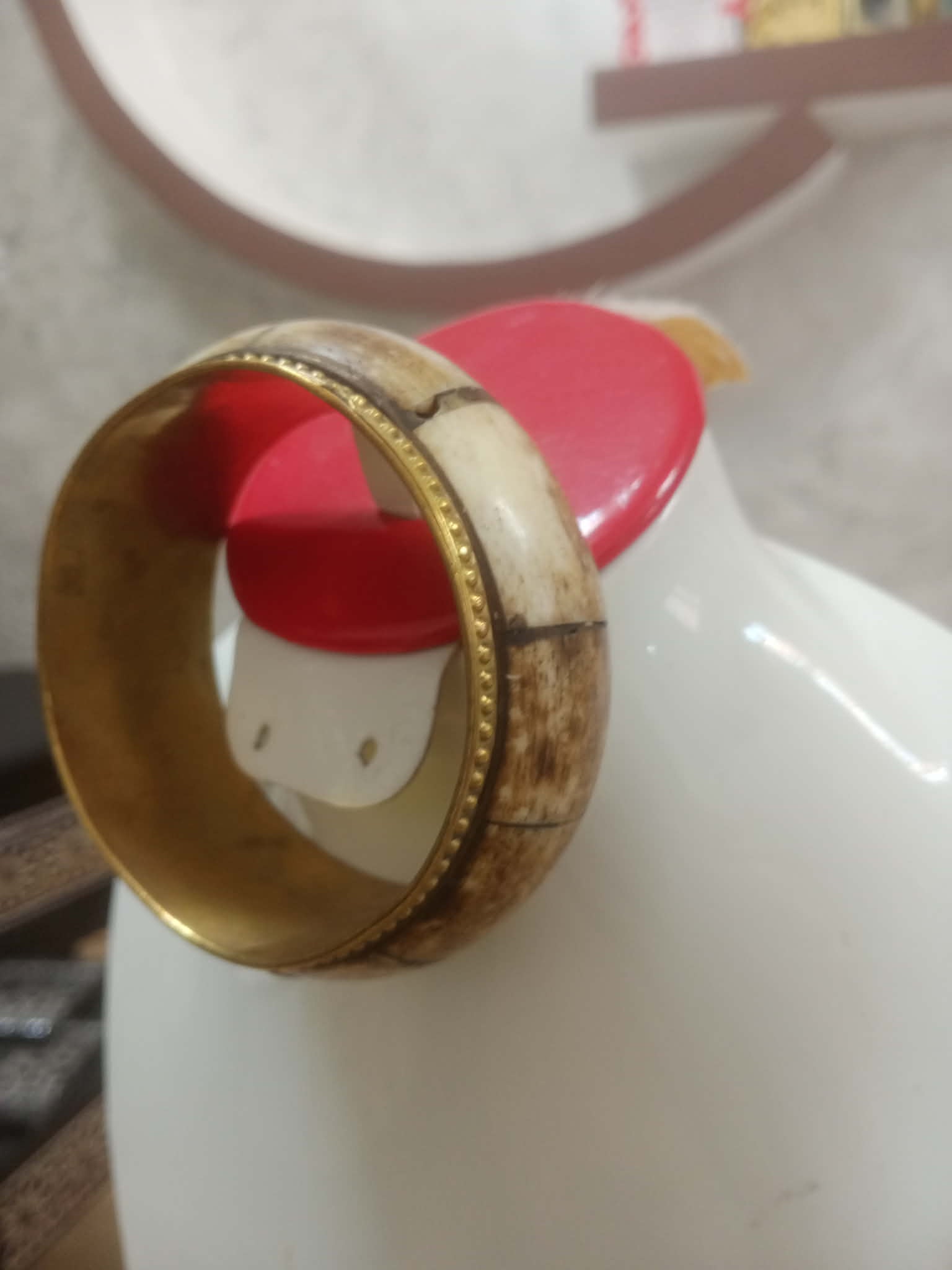 سوار من نحاس وعاج
