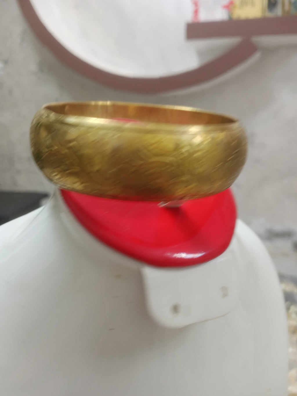 سوار تحفة من نحاس اصفر حر قطره 8 سم