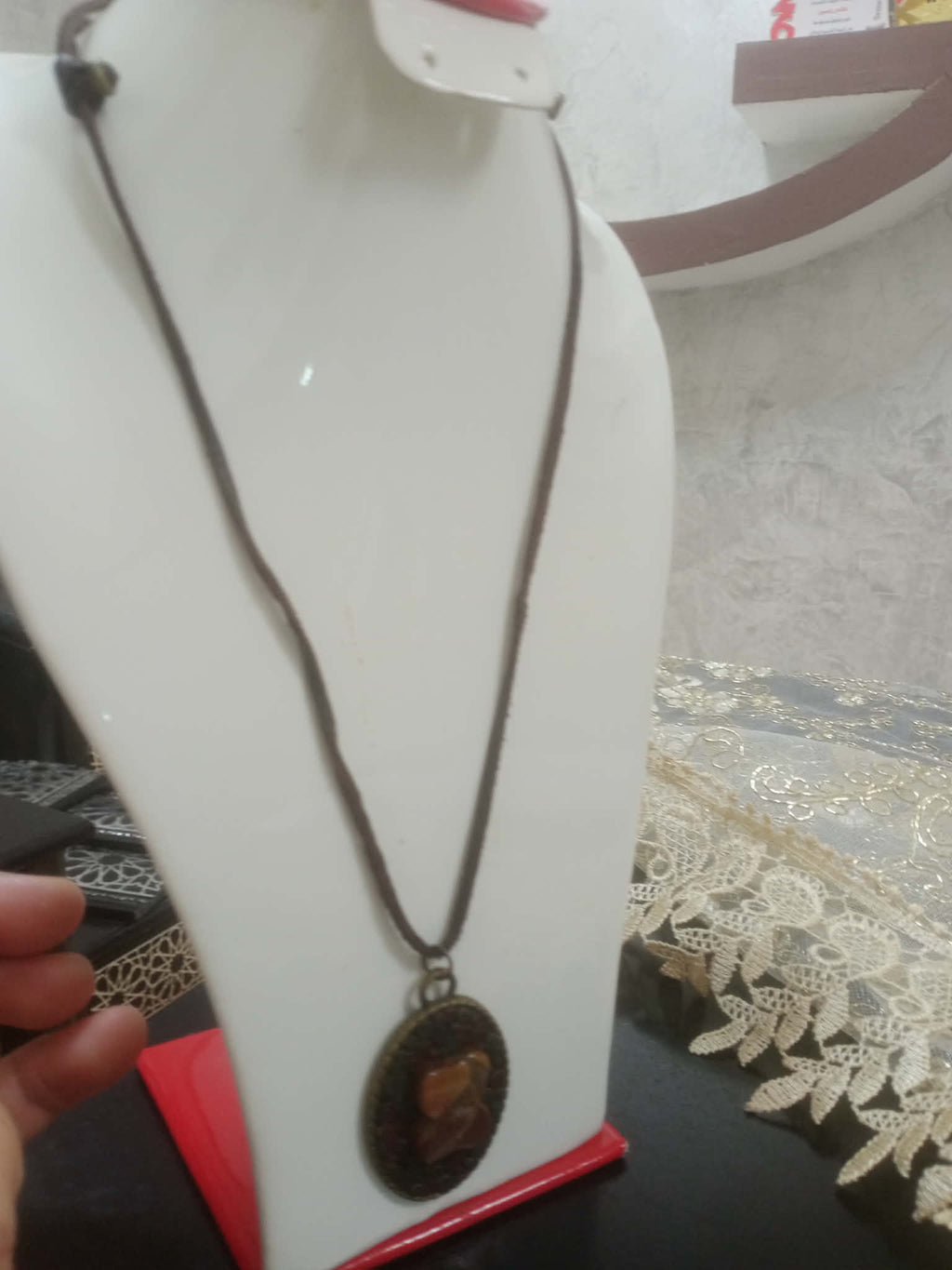 عقد بقلادة من نحاس وحجر عقيق