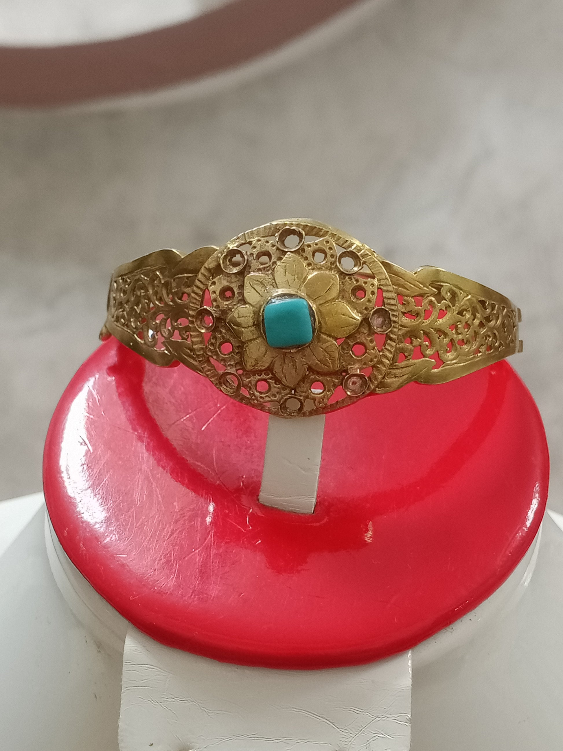 سوار قديم من نحاس اصفر حر