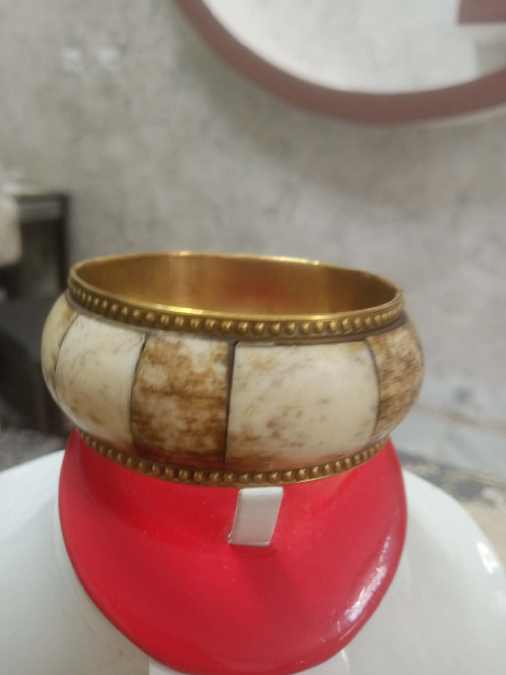 سوار من نحاس وعاج