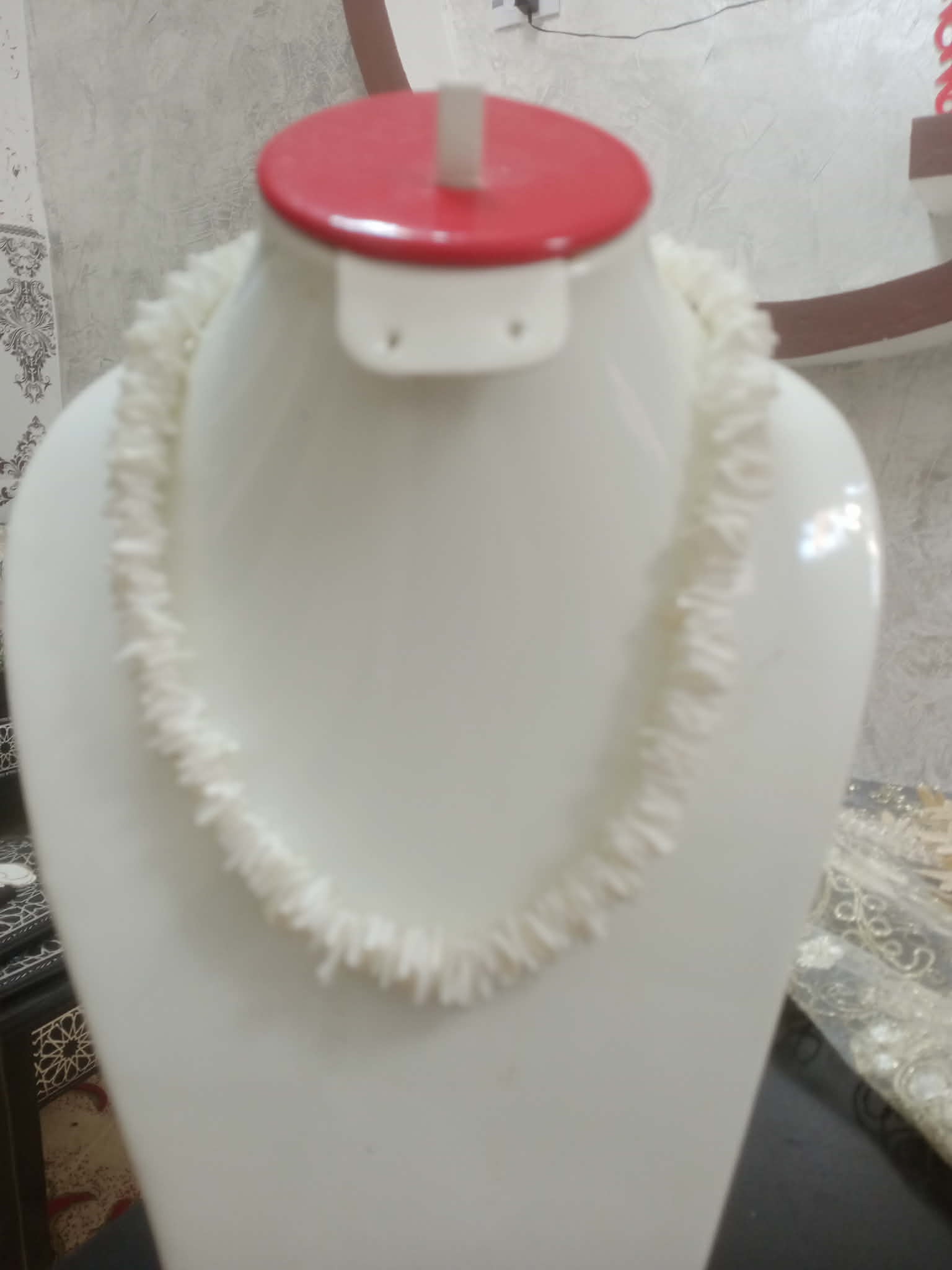 عقد من صدف بحري طبيعي