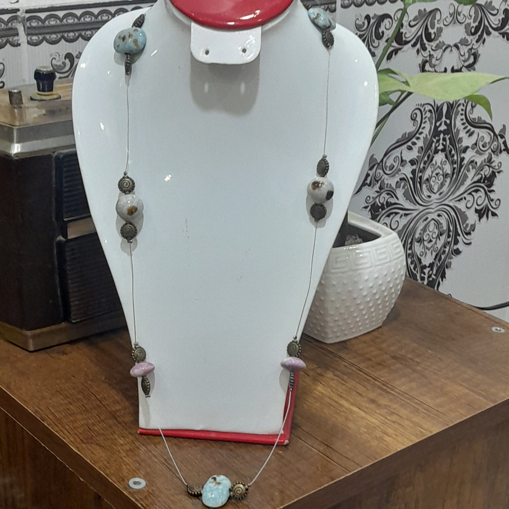 عقد تحفة بأحجار طبيعية