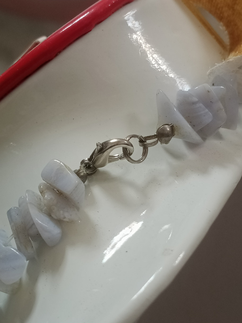 عقد من احجار طبيعية