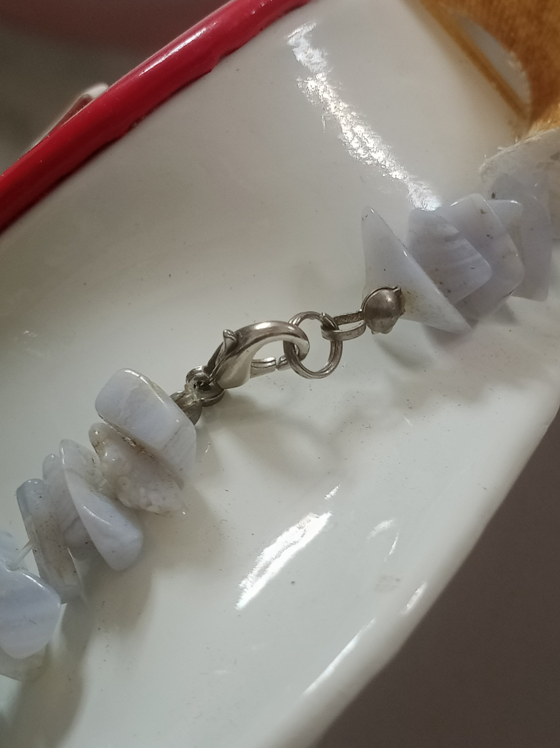 عقد من احجار طبيعية