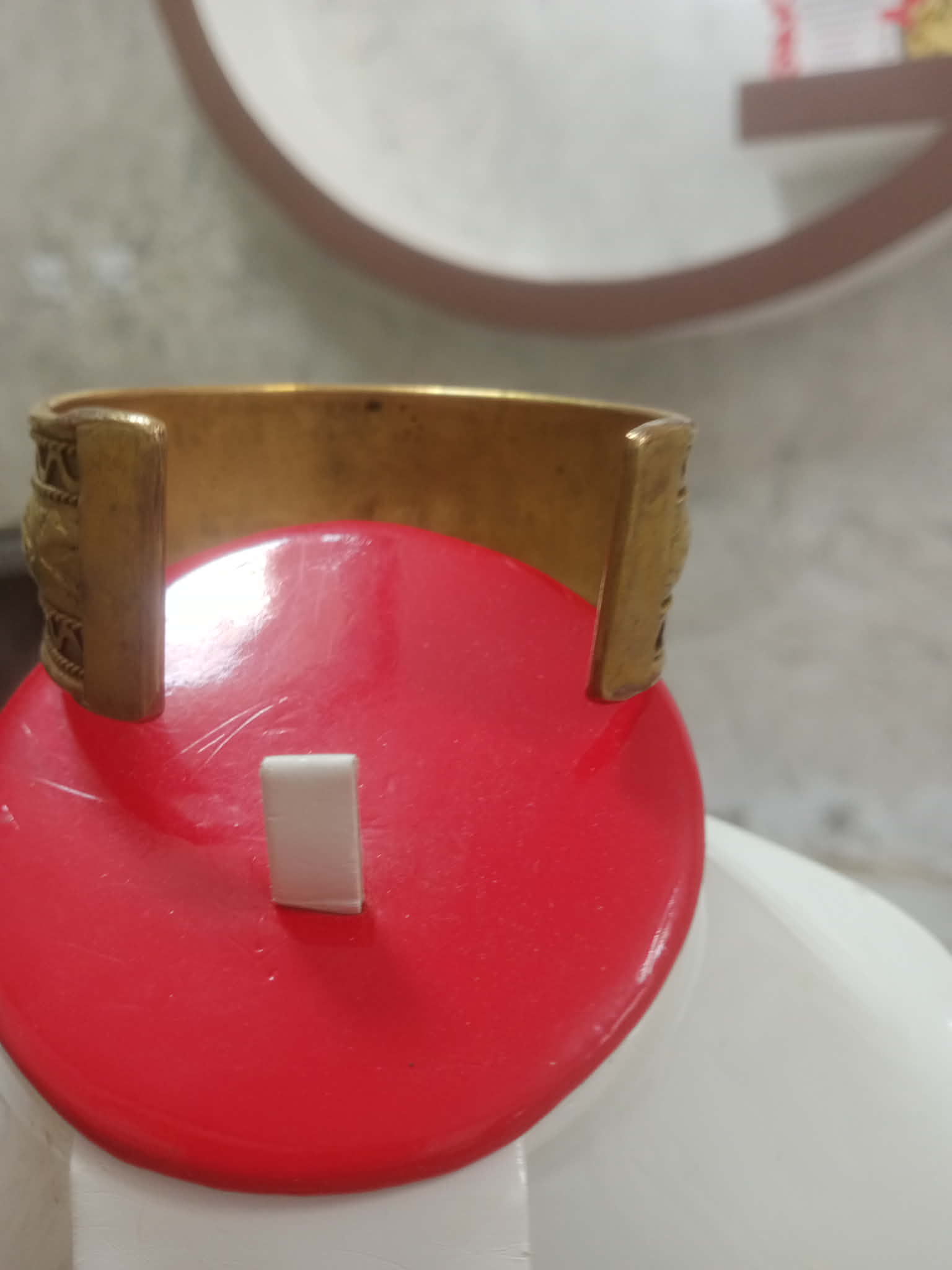 سوار قديم من نحاس أصفر حر