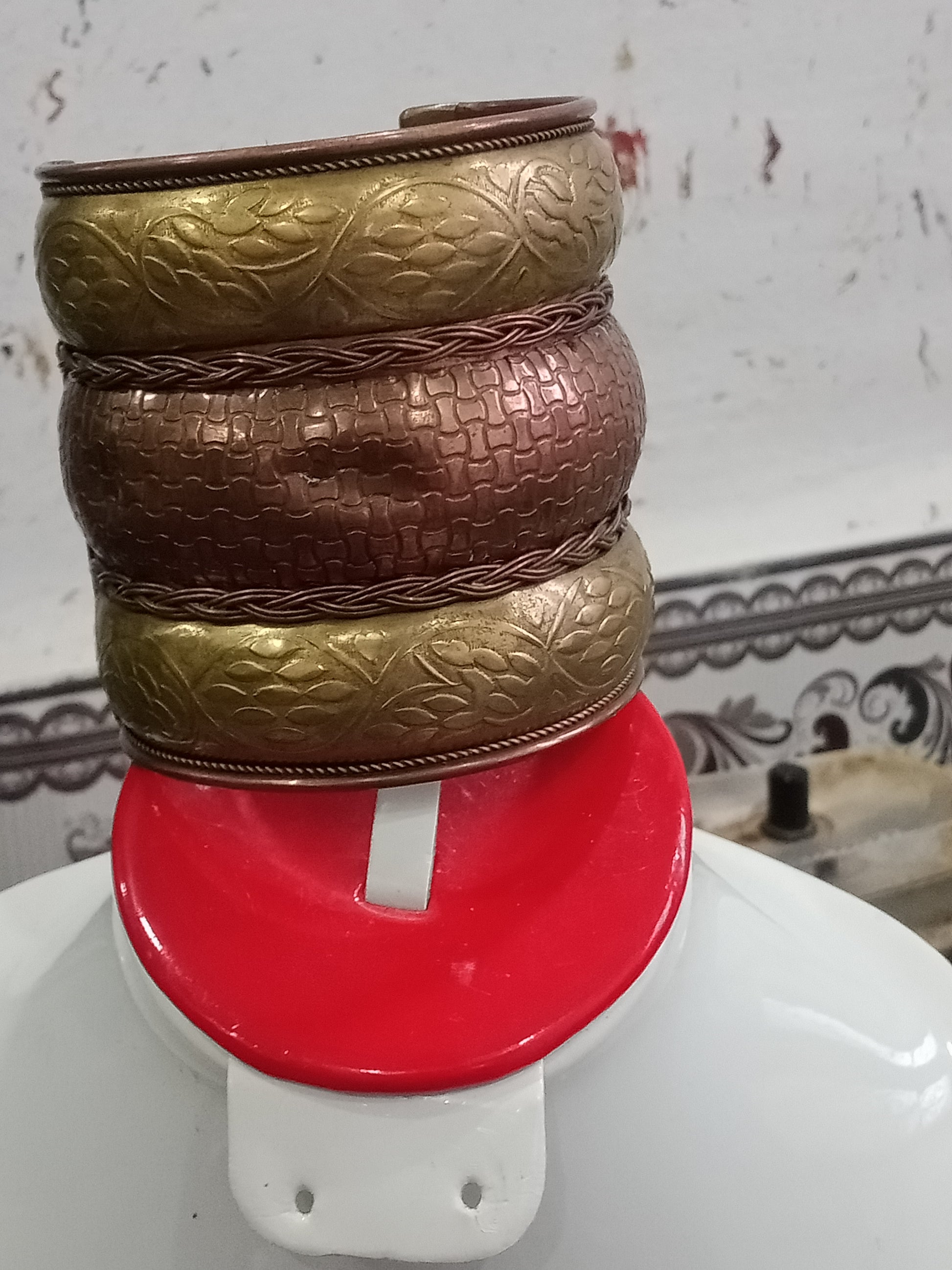 سوار قديم من نحاس