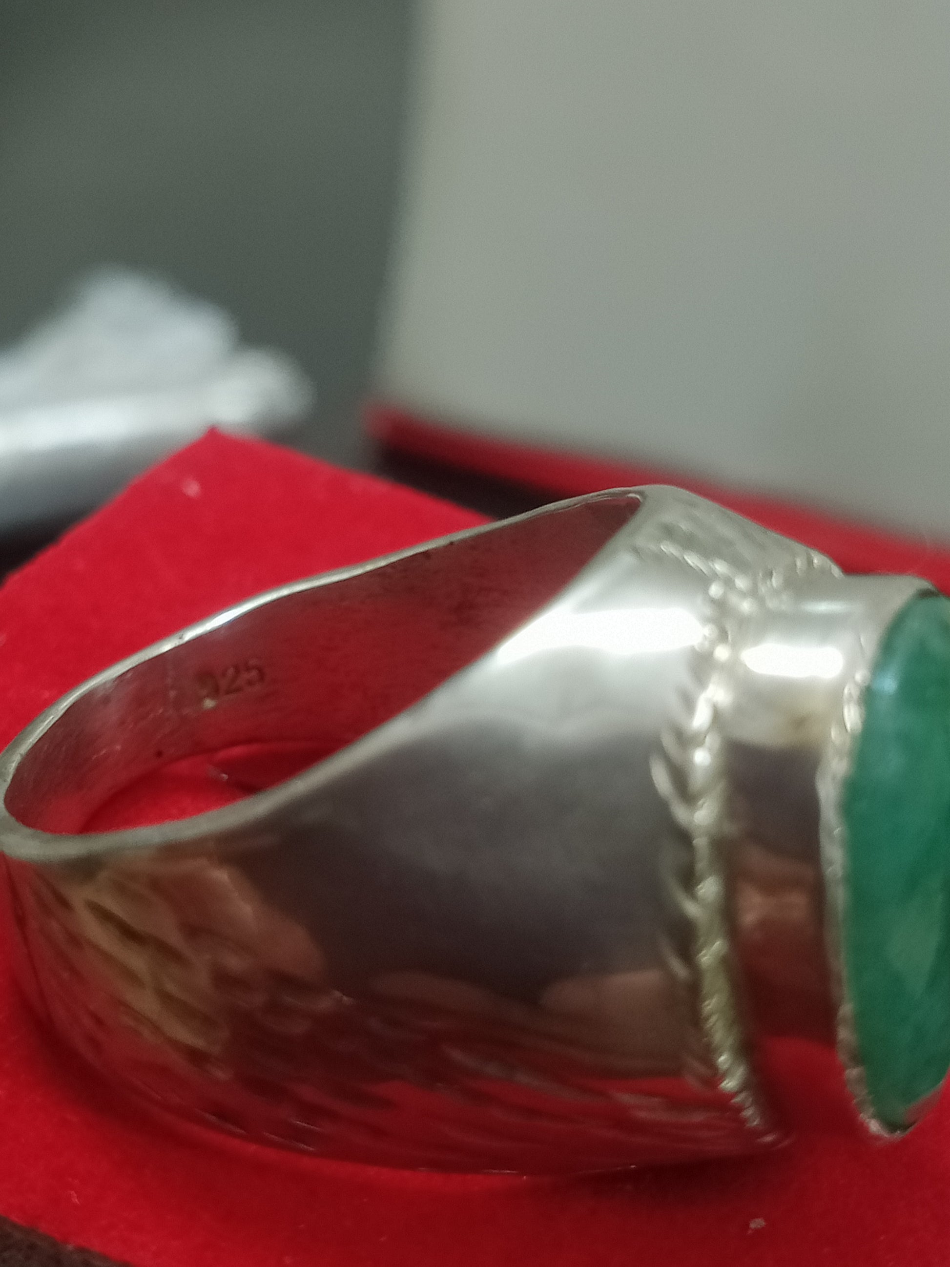 خاتم فضة بحجر زمرد طبيعي