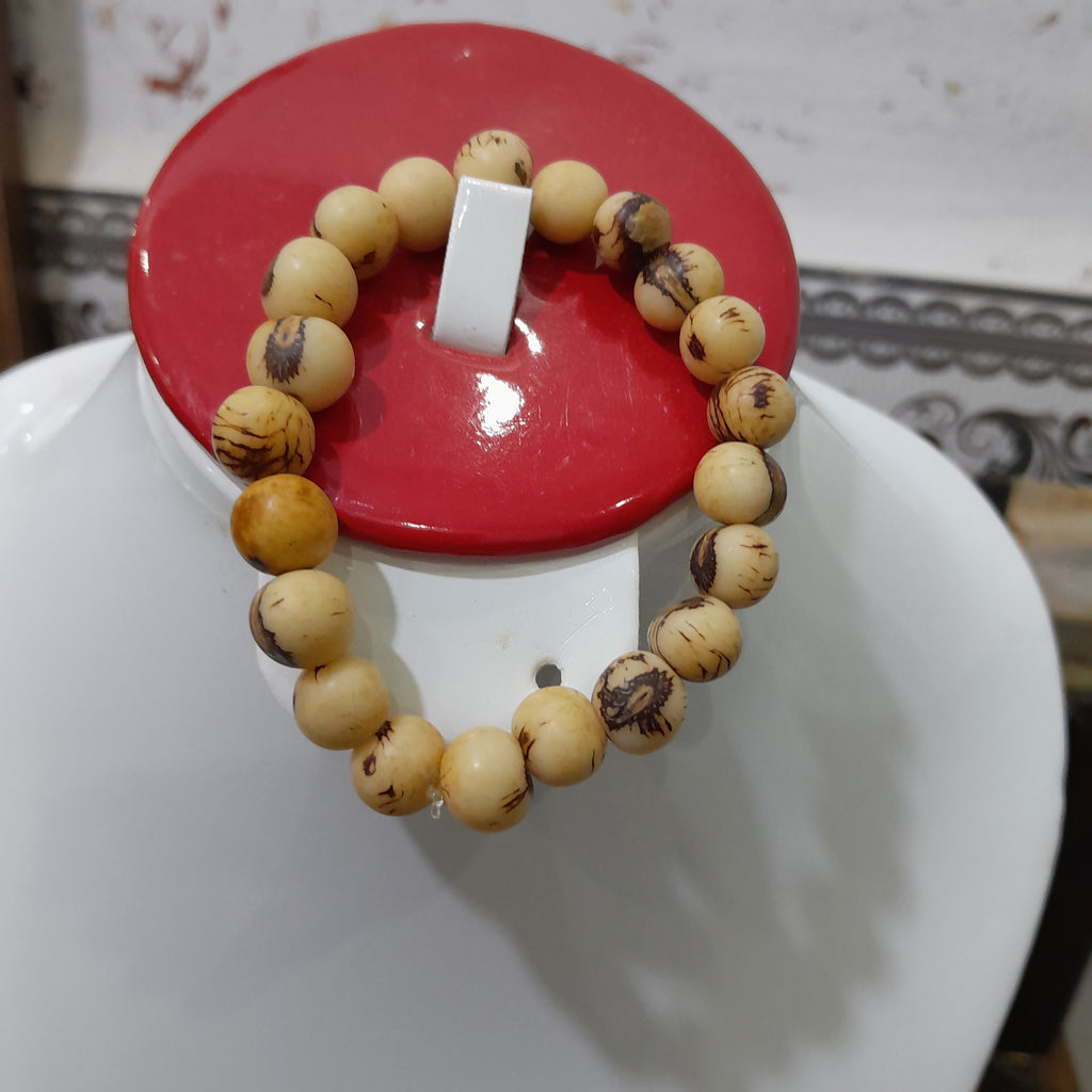 سوار من العود الفواح