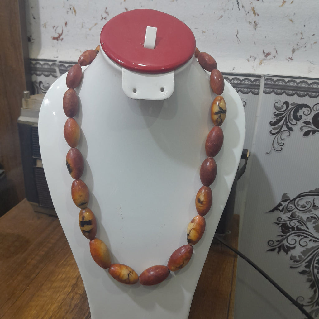 عقد من مرجان طبيعي