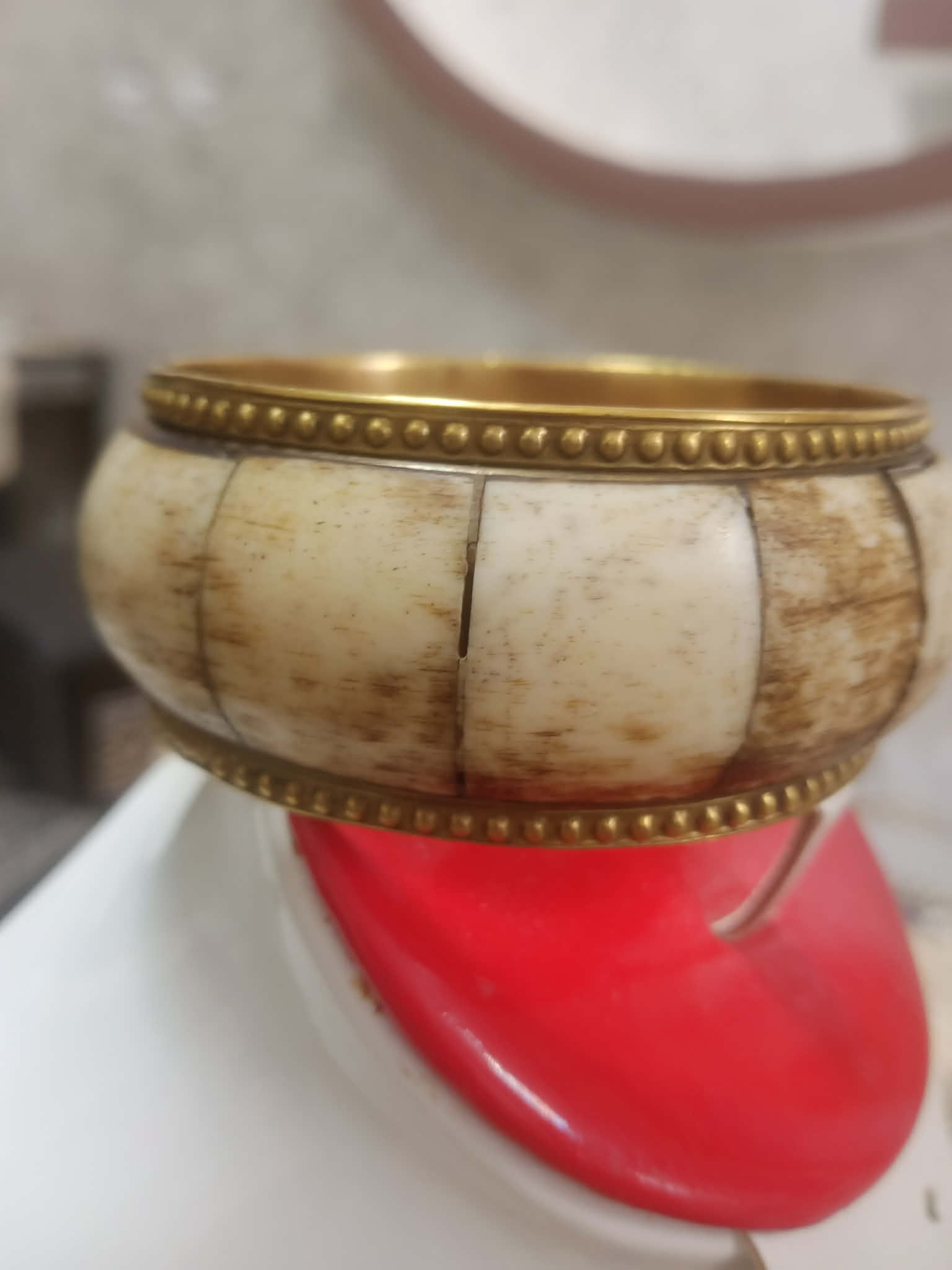 سوار من نحاس وعاج