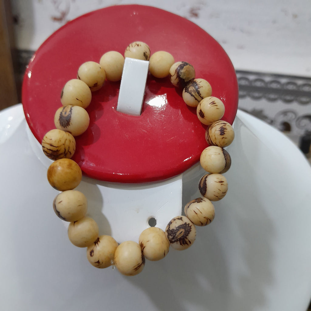 سوار من العود الفواح