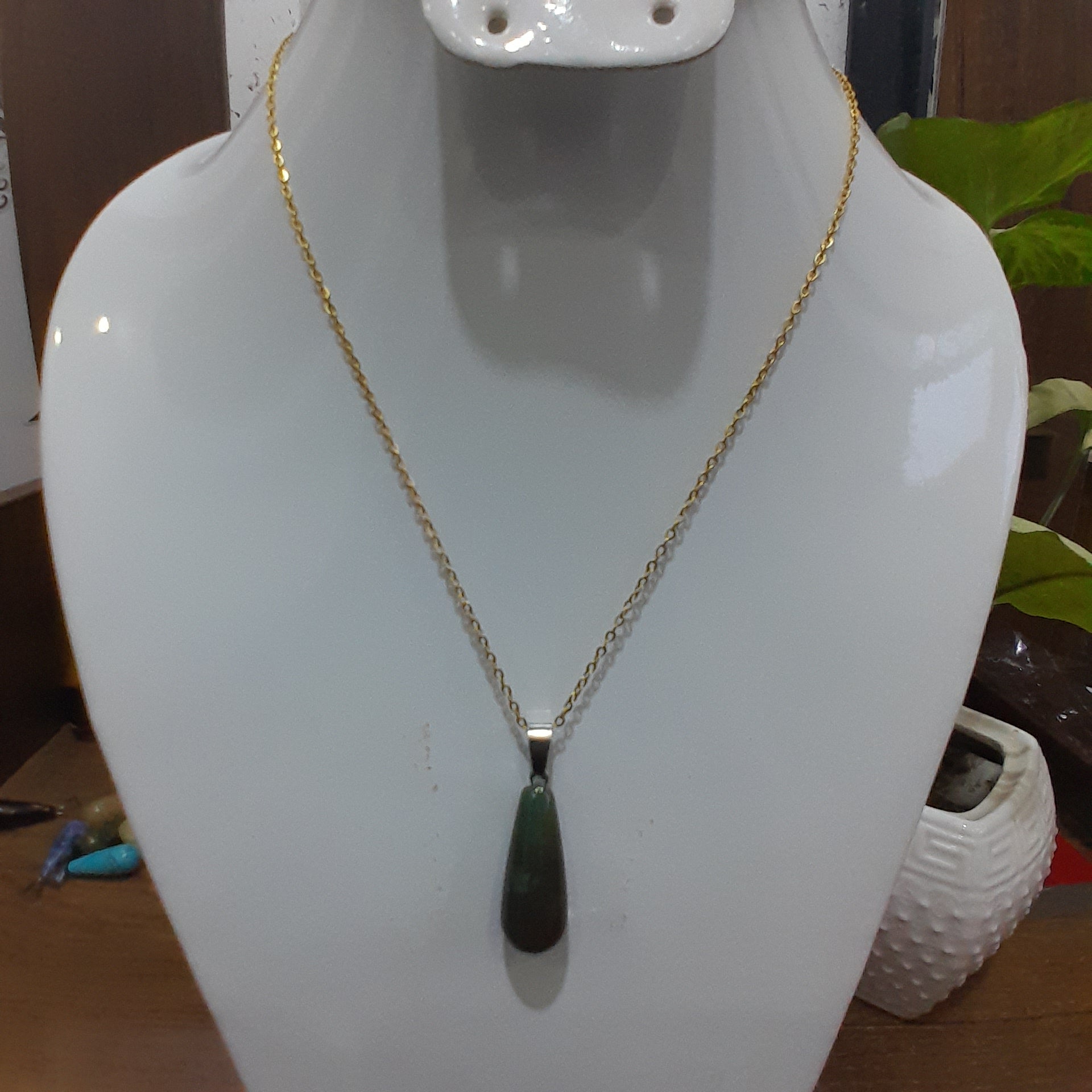 سلسلة بلاكي بقلادة حجر عقيق