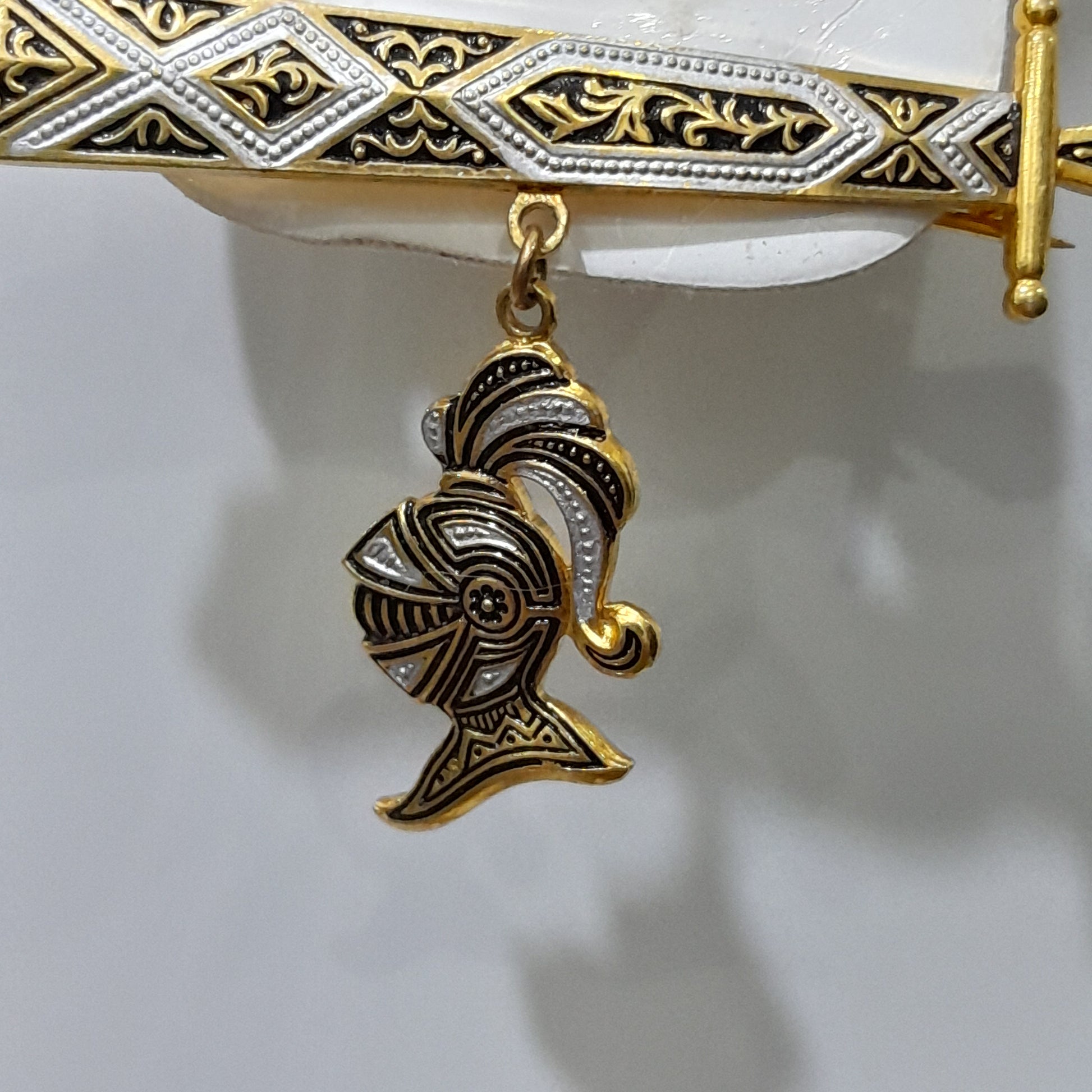 بروش بلاكي فرنسي