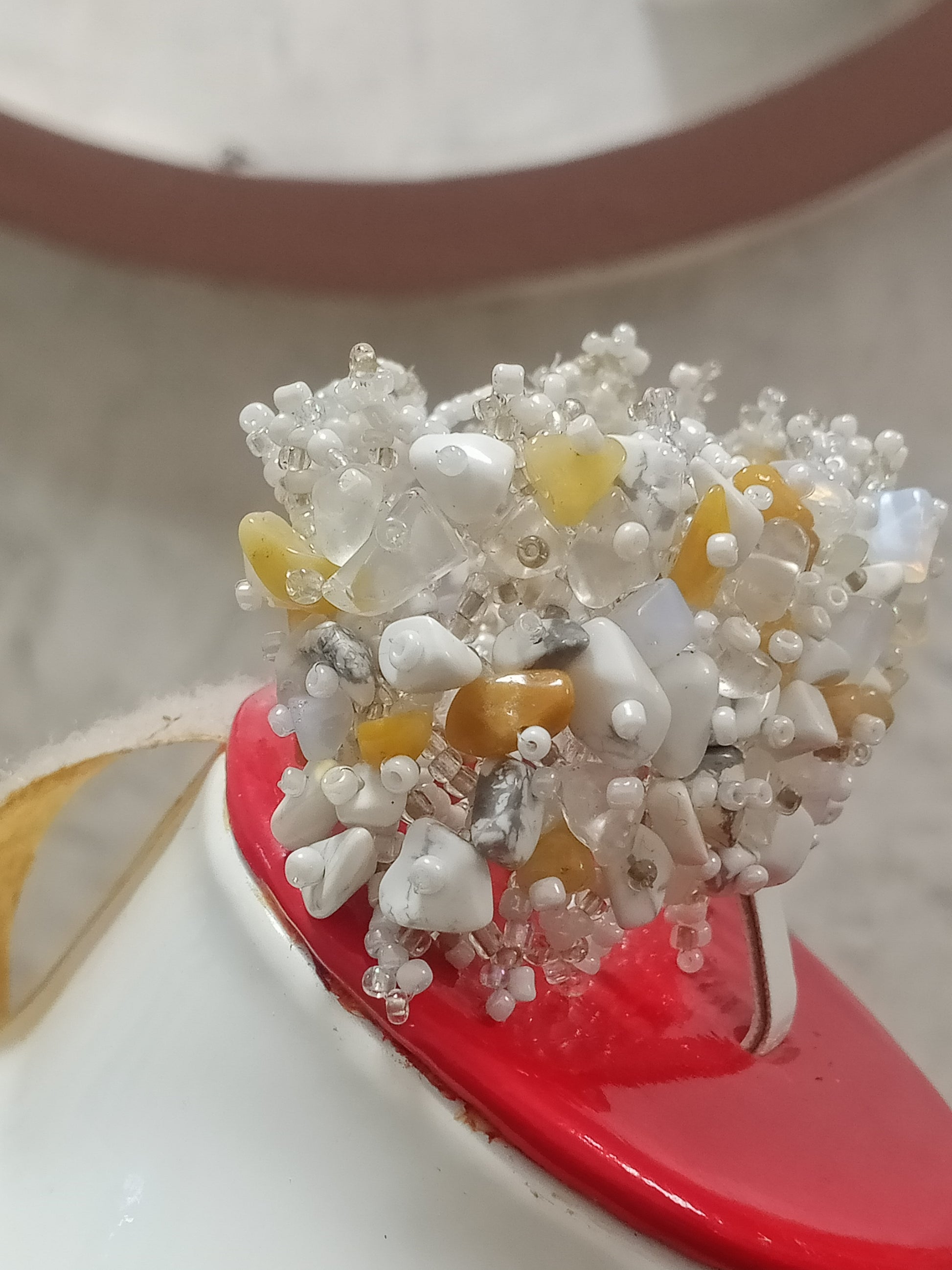 سوار بأحجار طبيعية