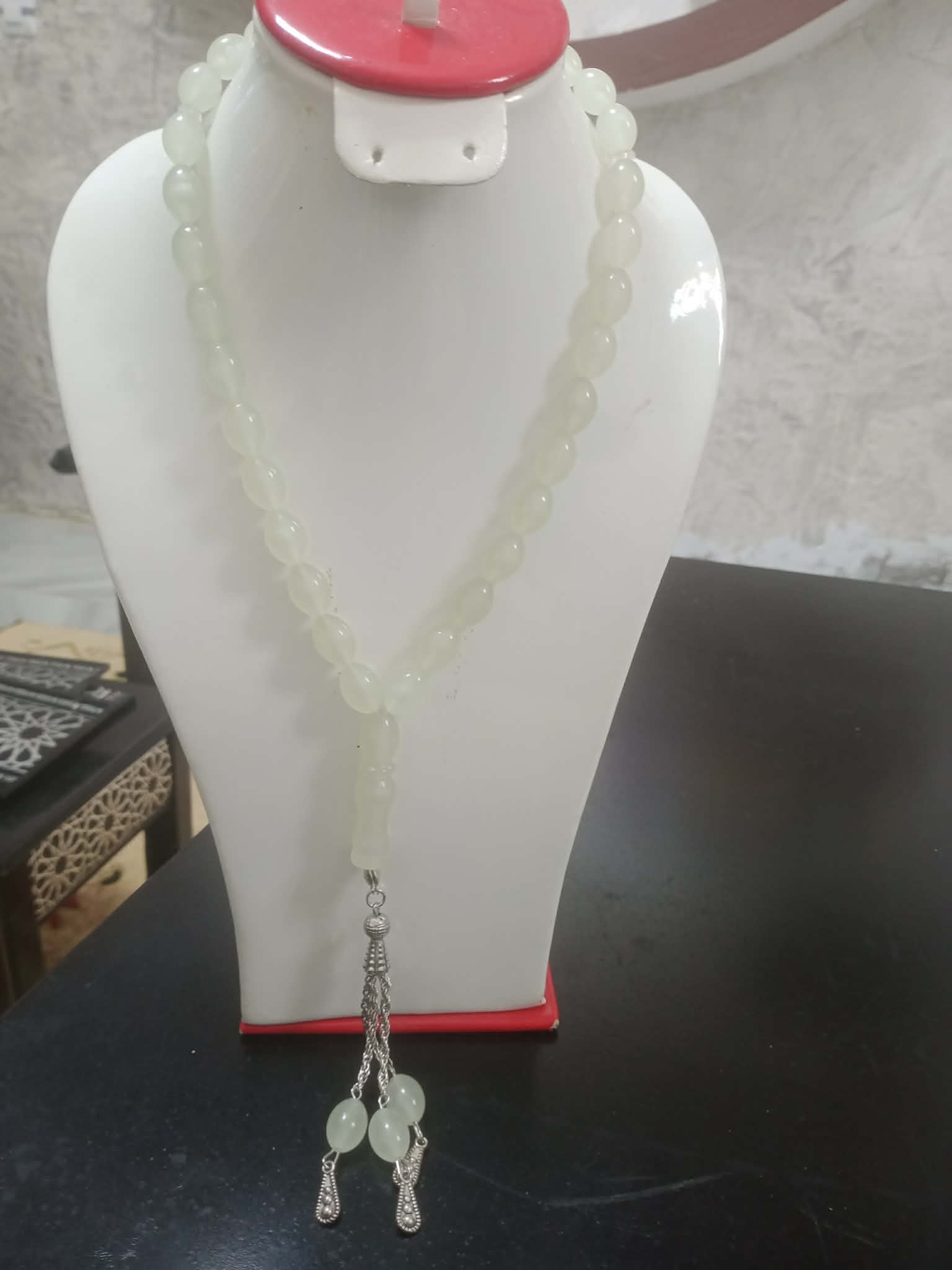 سبحة مضيئة من حجر فوسفوري طبيعي