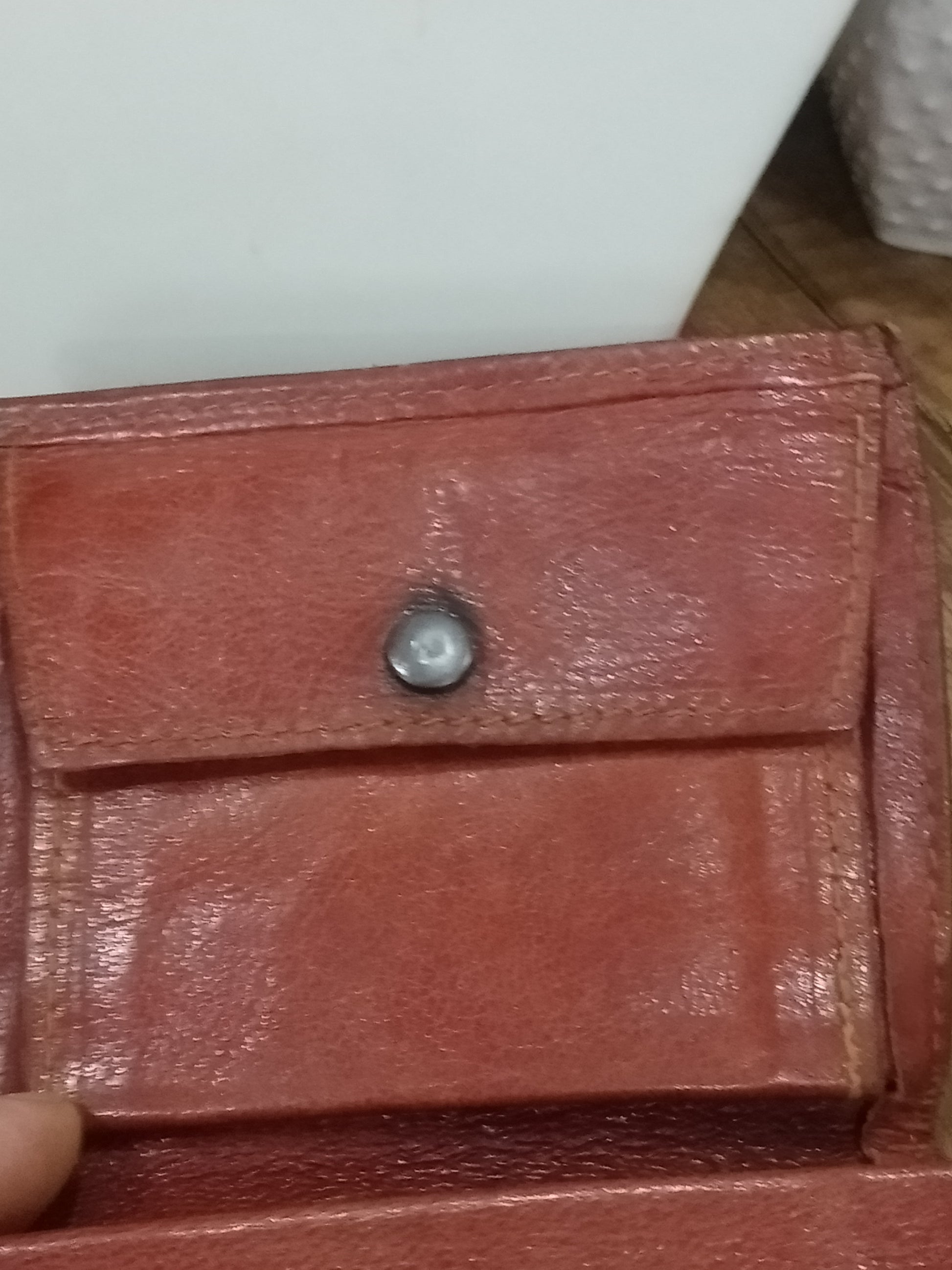 بورتفاي قديم من جلد حر