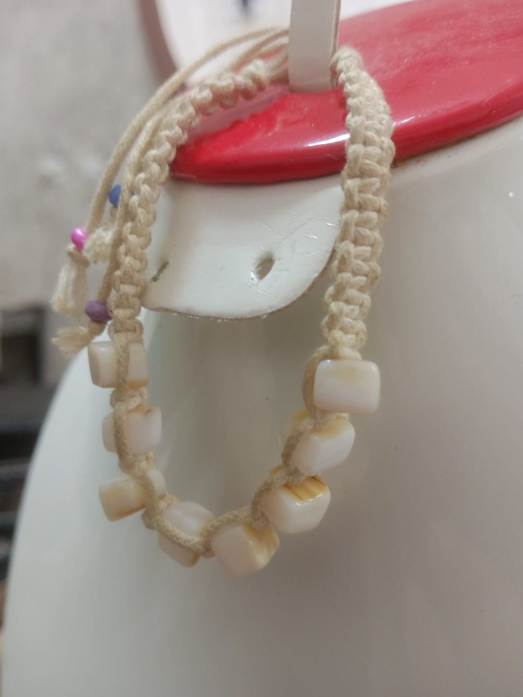 سوار بأحجار طبيعية