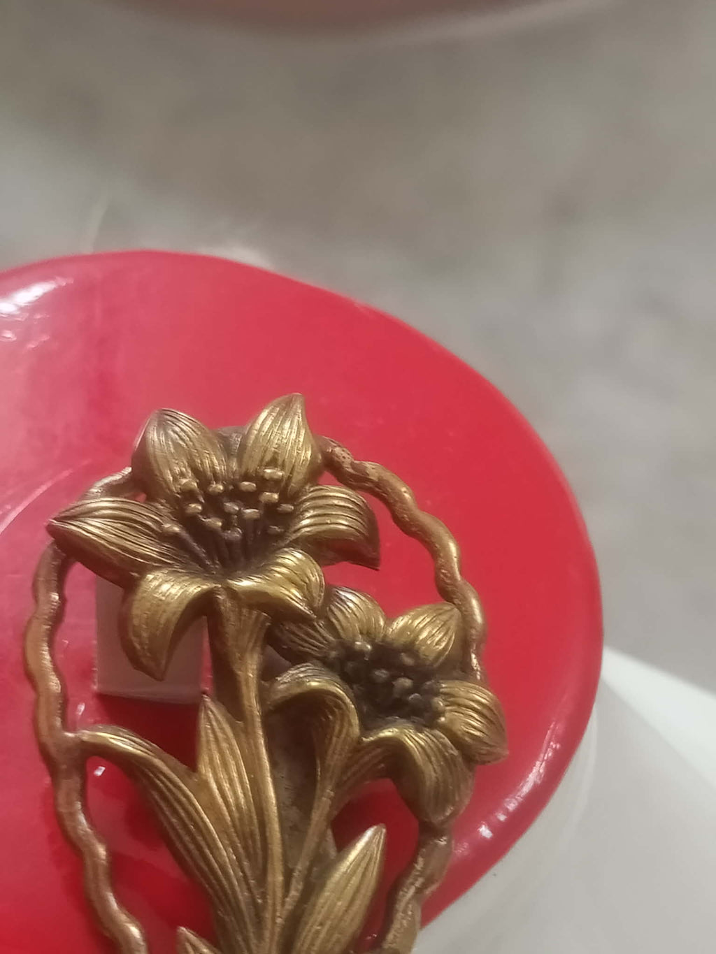 بروش تحفة من نحاس