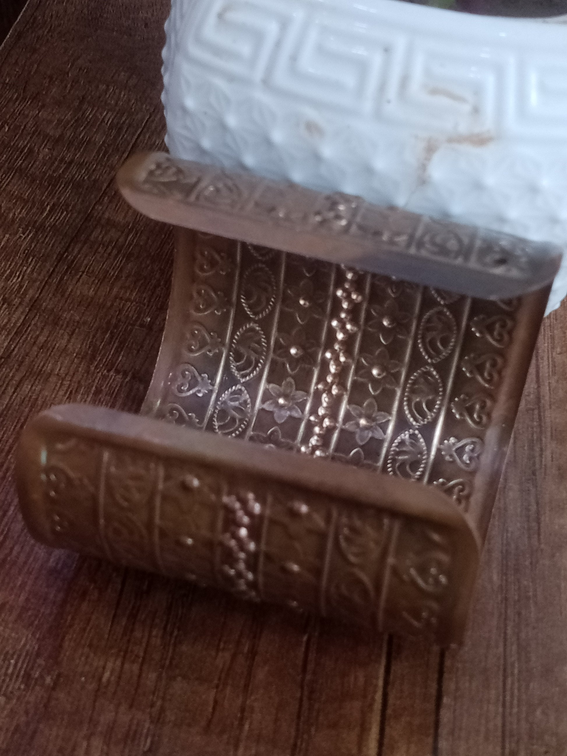 سوار قديم من نحاس