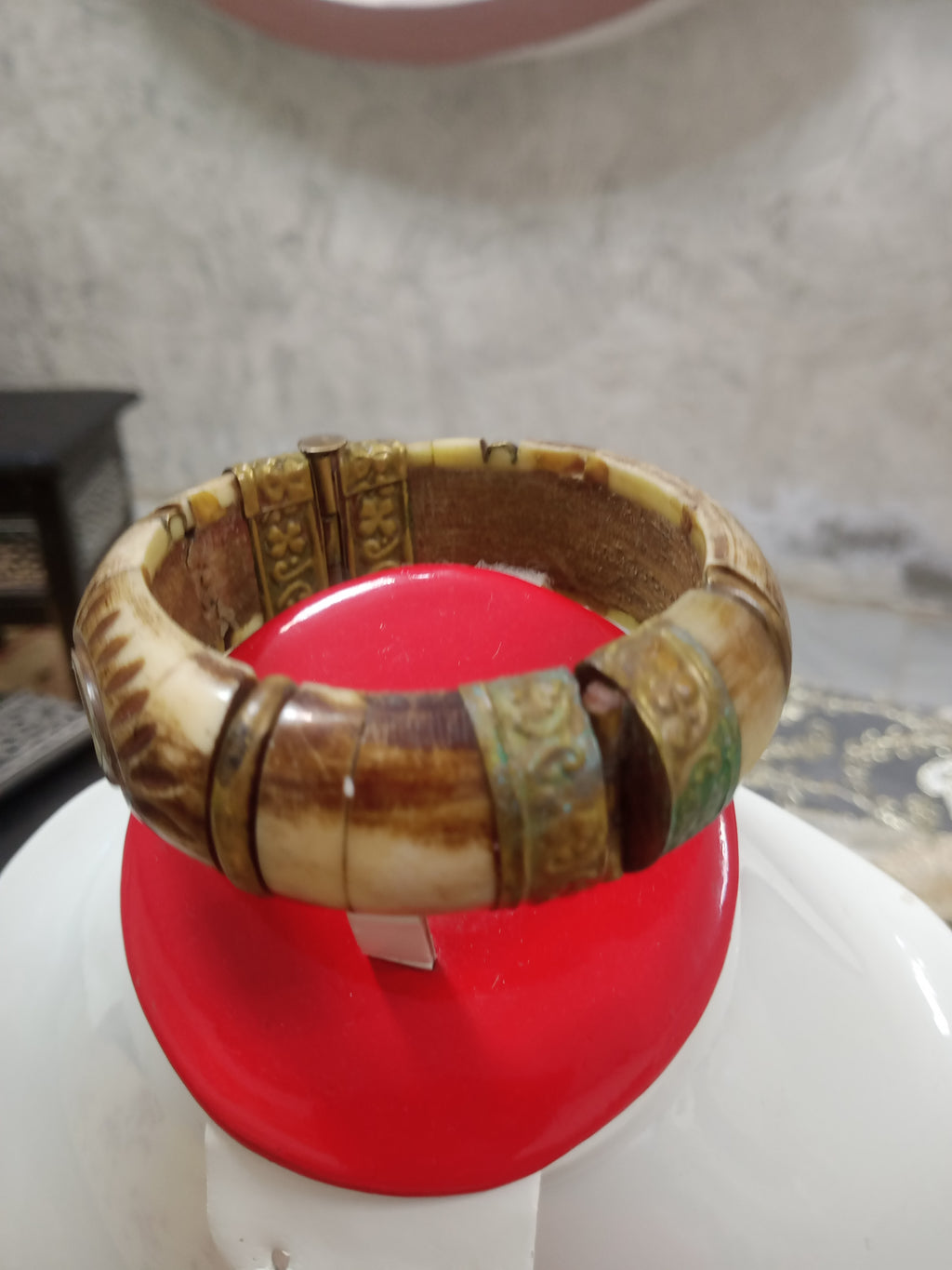 سوار قديم من عاج