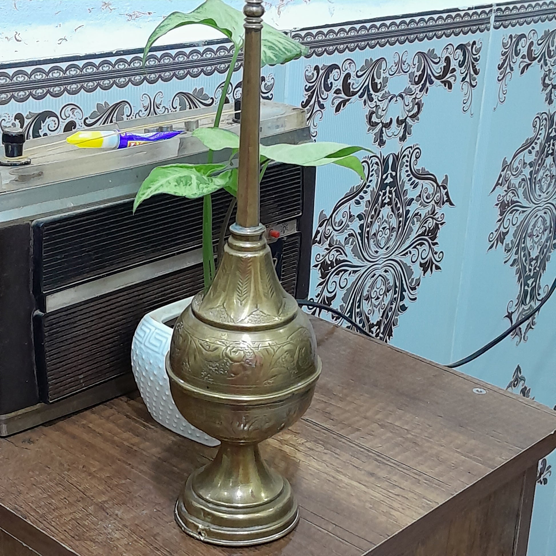 مرش قديم من نحاس