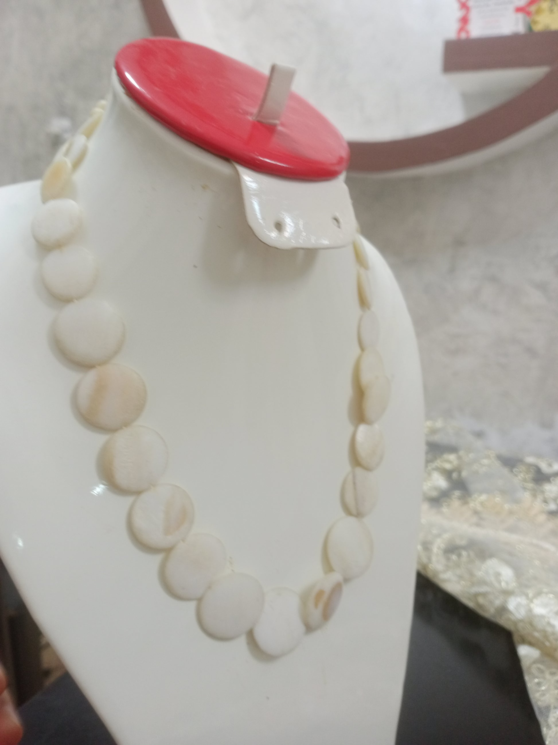 عقد تحفة من عاج