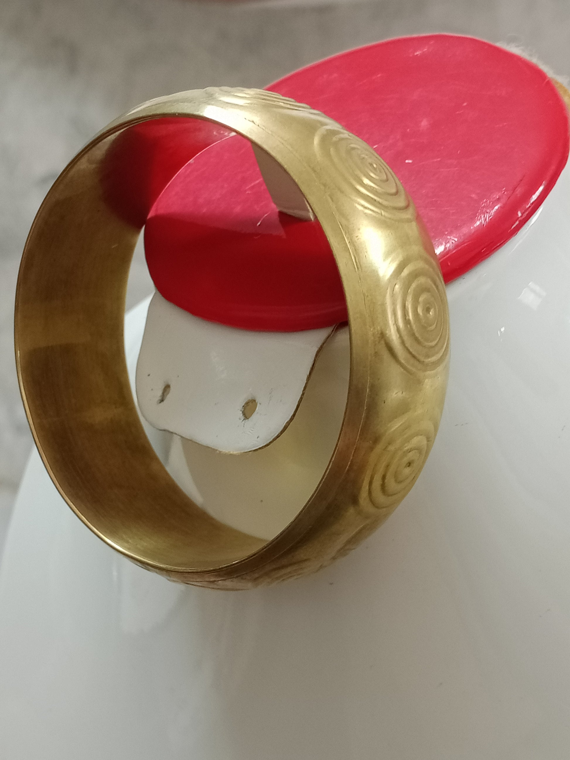 سوار تحفة من نحاس اصفر حر