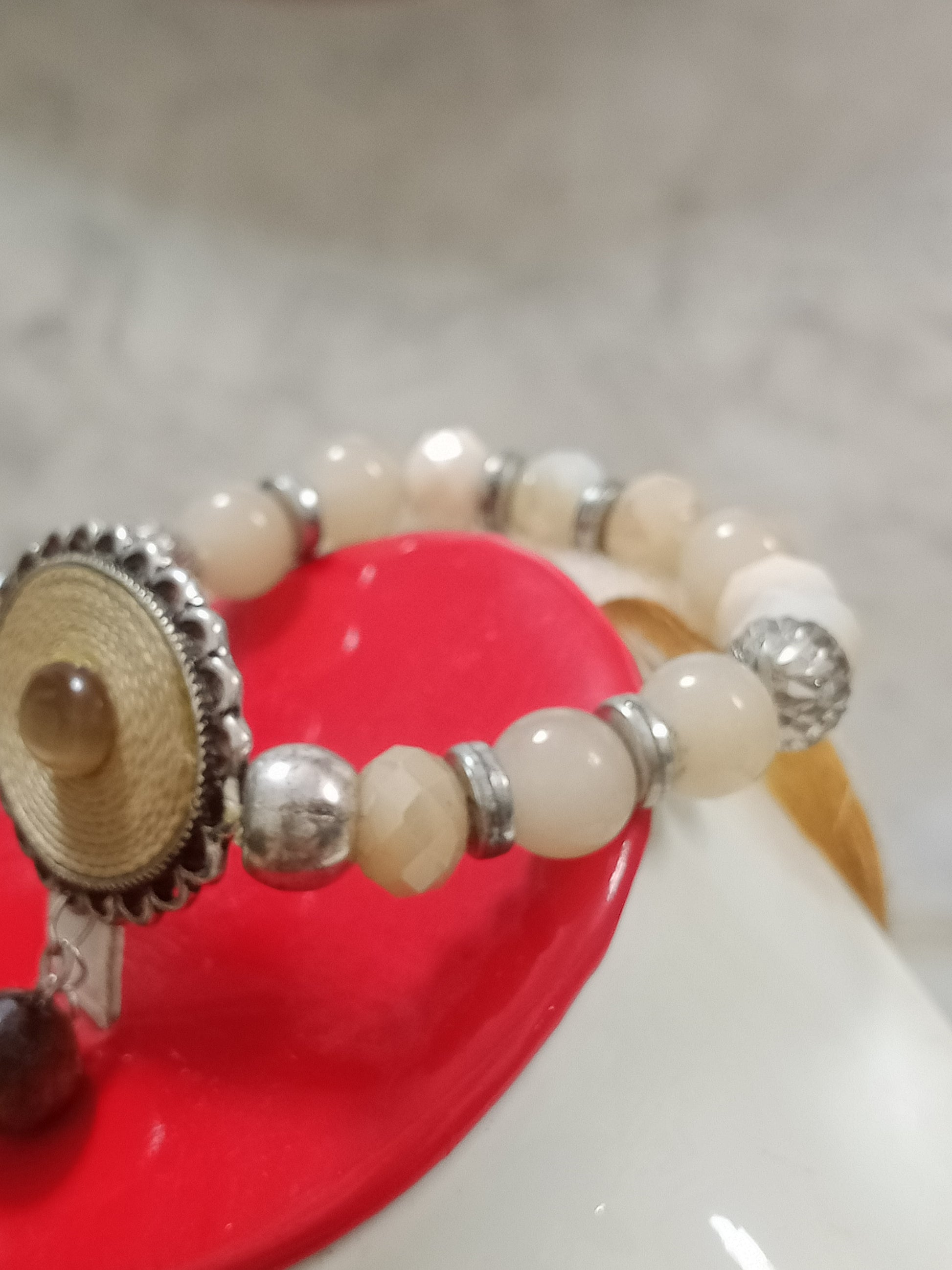 سوار تحفة من احجار طبيعية